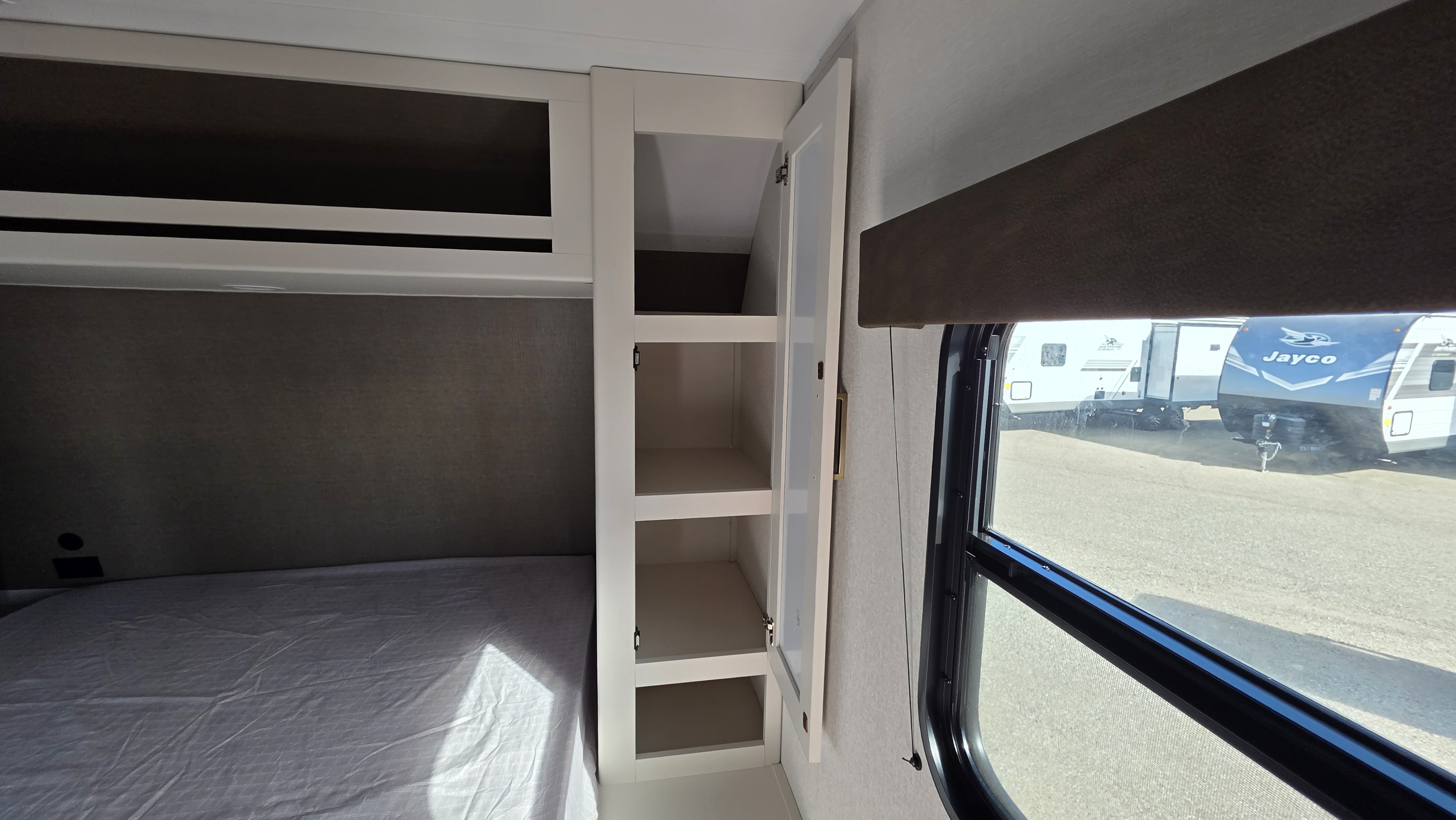 2027 GRAND DESIGN TRANSCEND 26BHX - Image 20