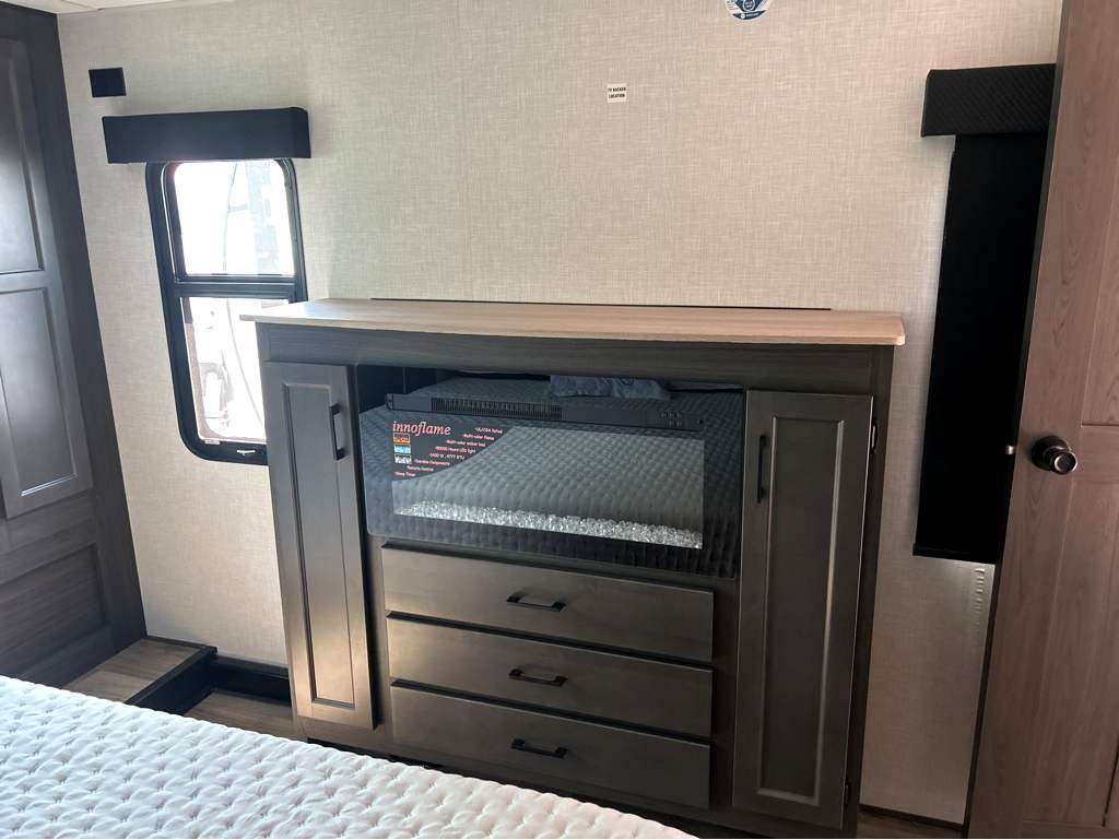 2026 VENTURE RV SPORTTREK 353VRK - Image 20