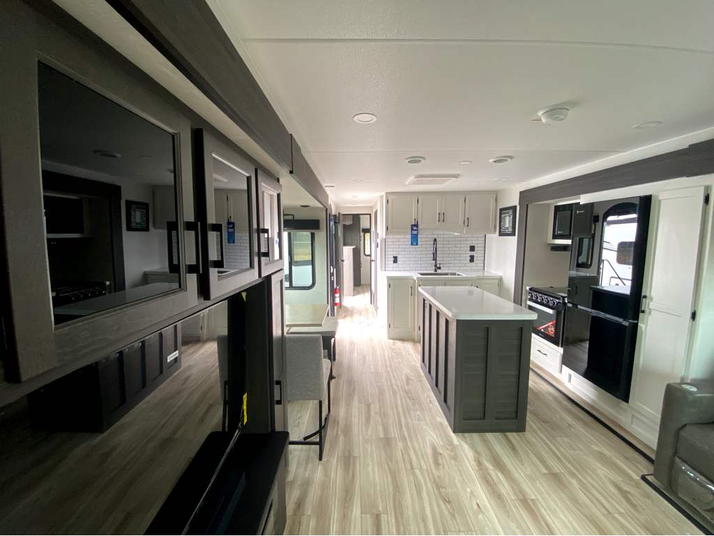 2026 VENTURE RV SPORTTREK 333VMI - Image 15