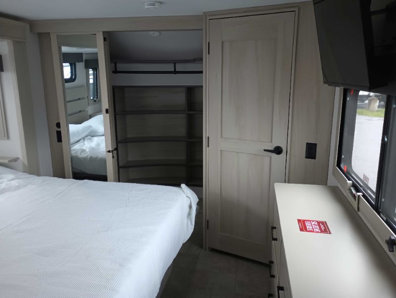 2025 Grand Design Solitude 388MBS - Image 18