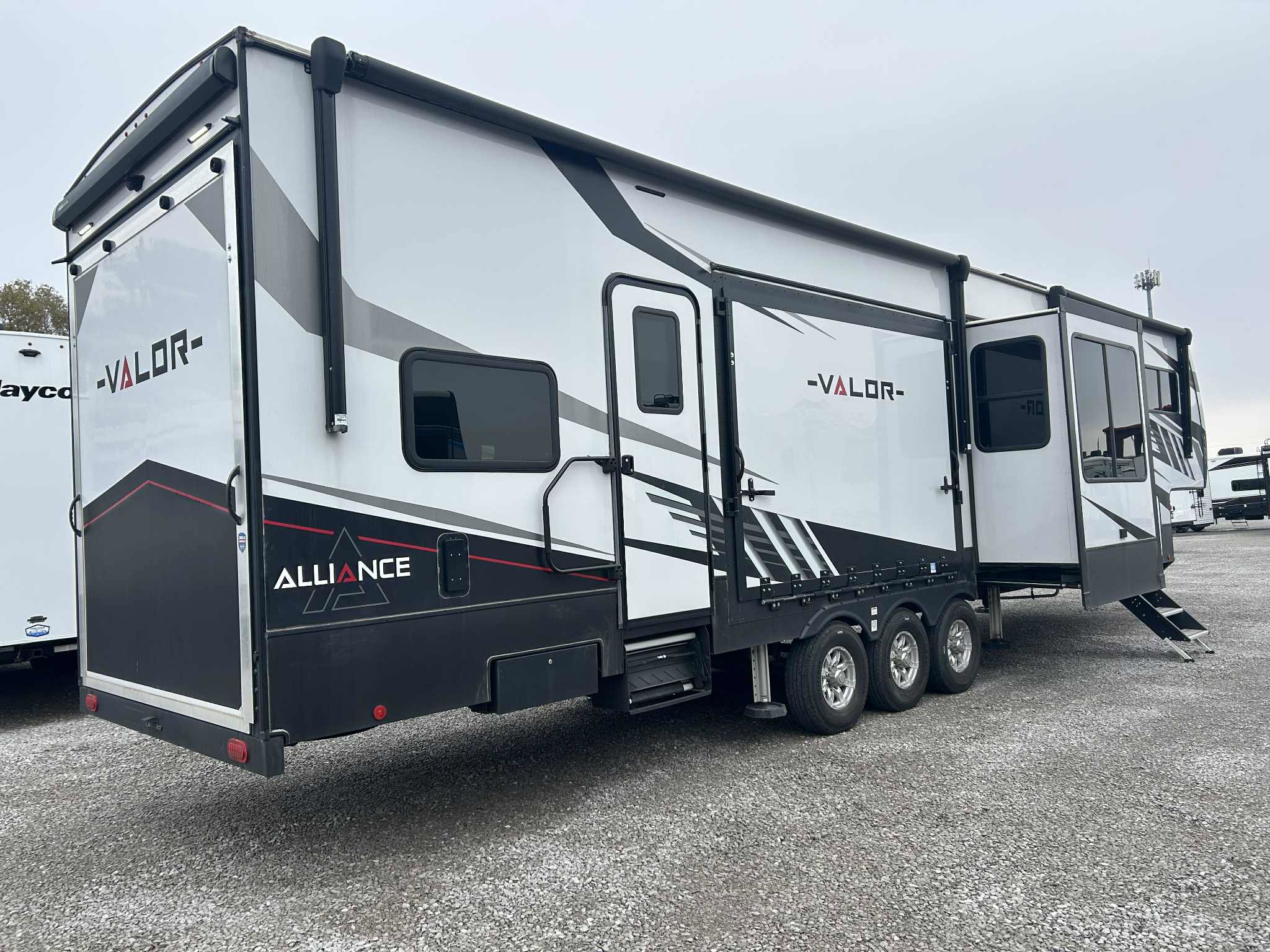 2023 Alliance RV VALOR 42V13 - Image 8