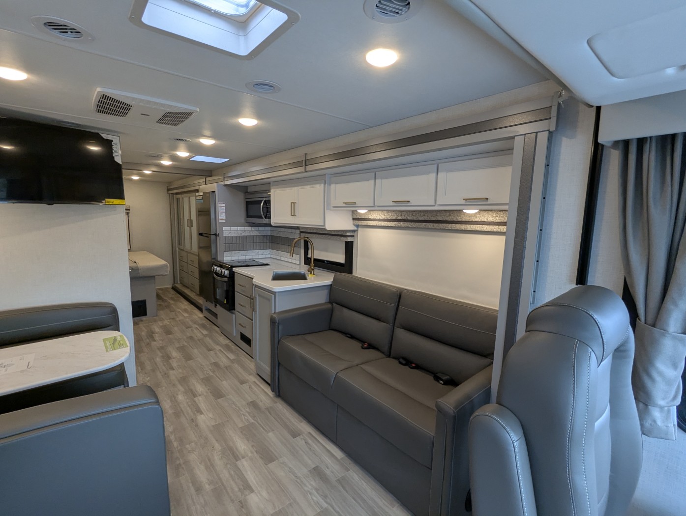 2026 Thor Motor Coach Windsport 29L - Image 12