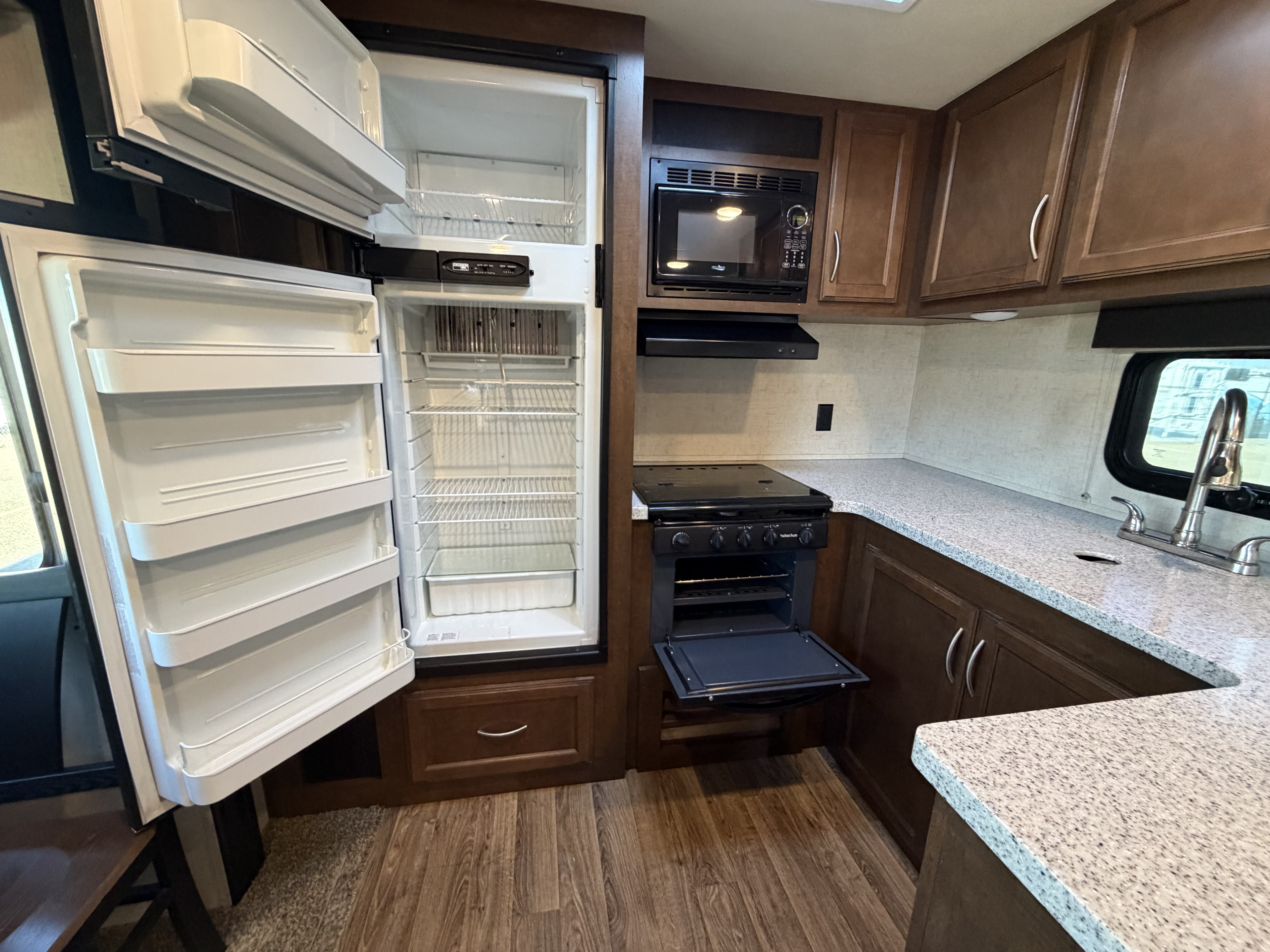2018 VENTURE RV SPORT TREK TOURING 336 VRK - Image 12