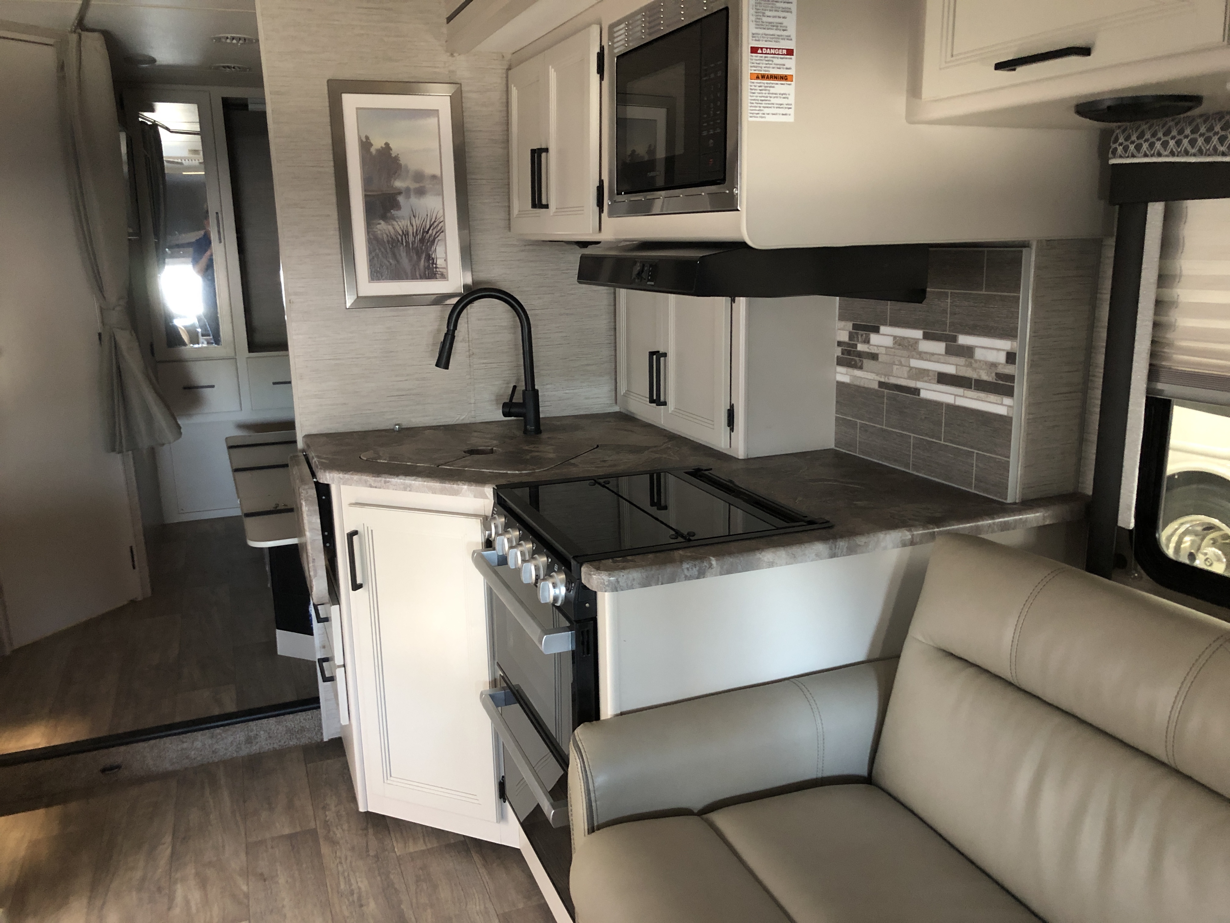 2023 Thor Motor Coach Chateau 27R - Image 12