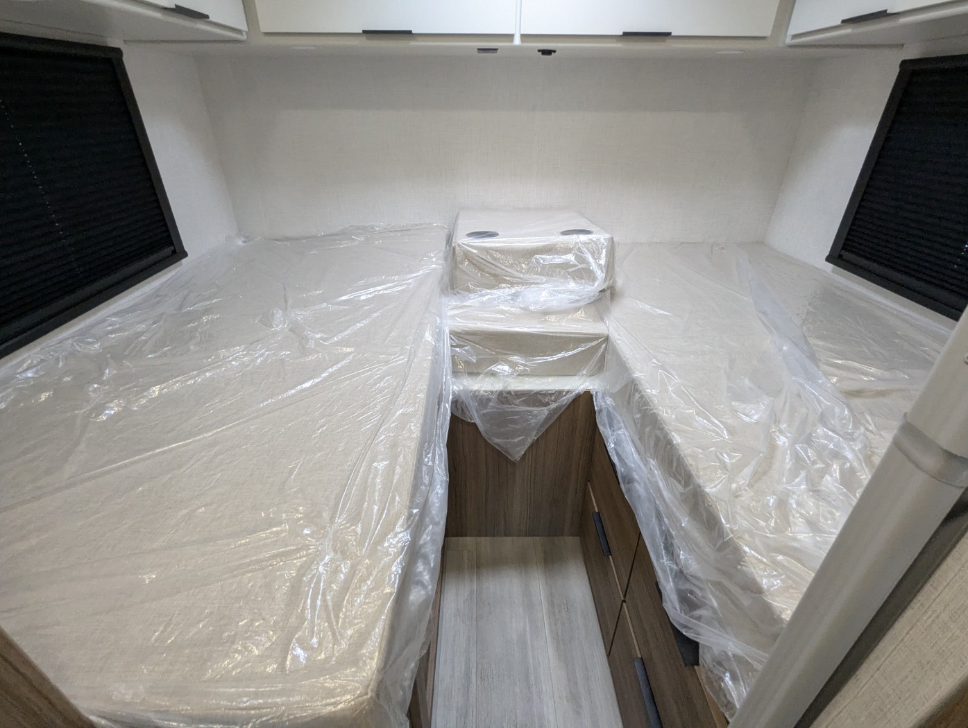 2027 Thor Motor Coach Four Winds 25Z - Image 19