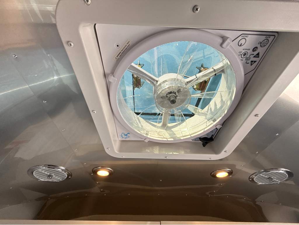 2026 AIRSTREAM FLYING CLOUD 28RBQ - Image 13