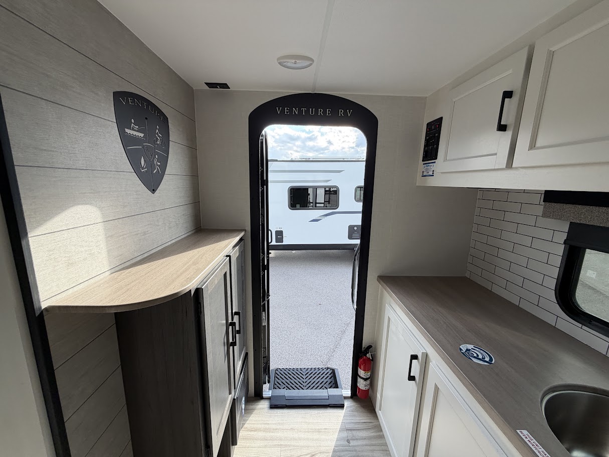 2026 VENTURE RV SPORTTREK STINGER 181VRK - Image 7