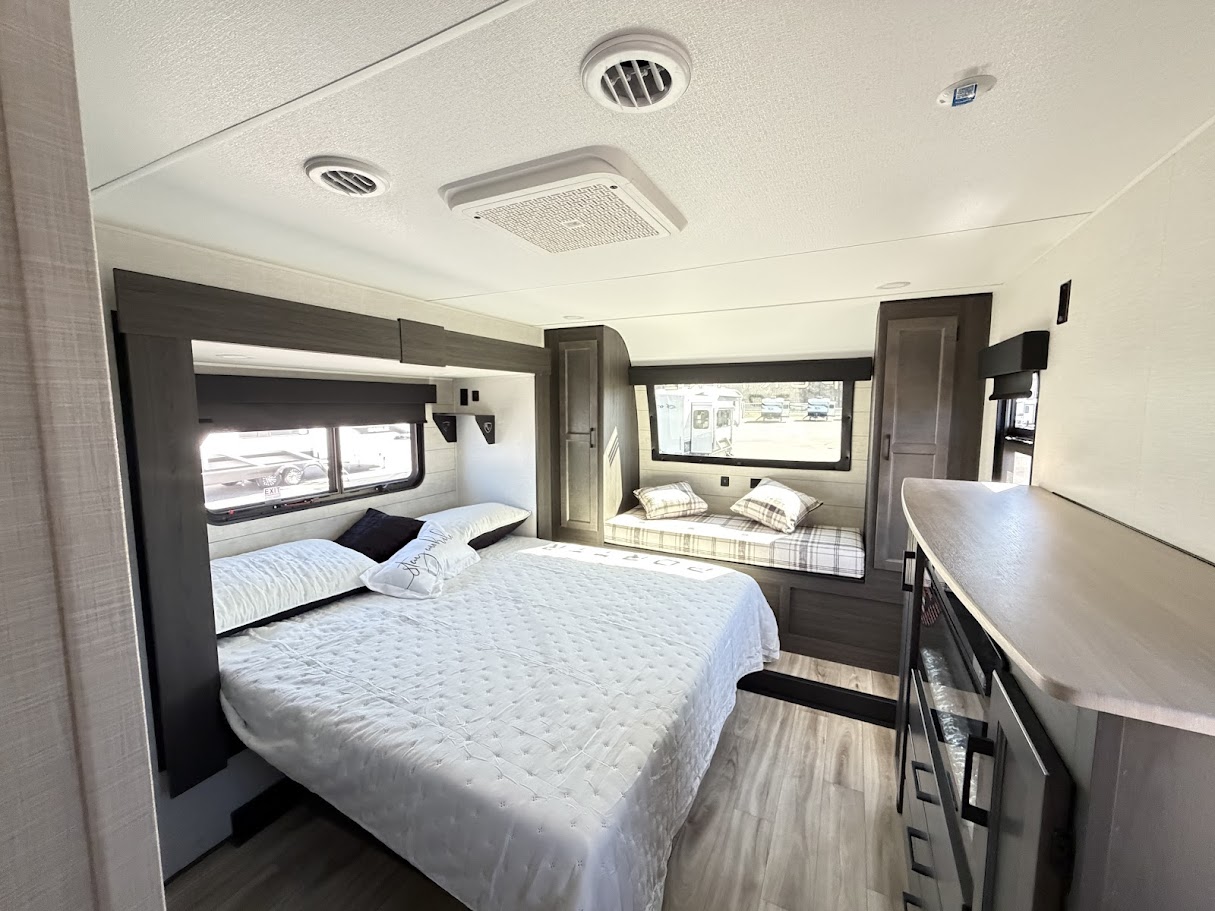 2026 VENTURE RV SPORTTREK 363VFR - Image 46