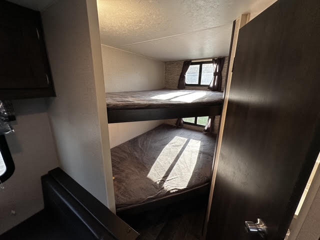 2020 KZ RV Sportsmen LE 261BHKLE - Image 12