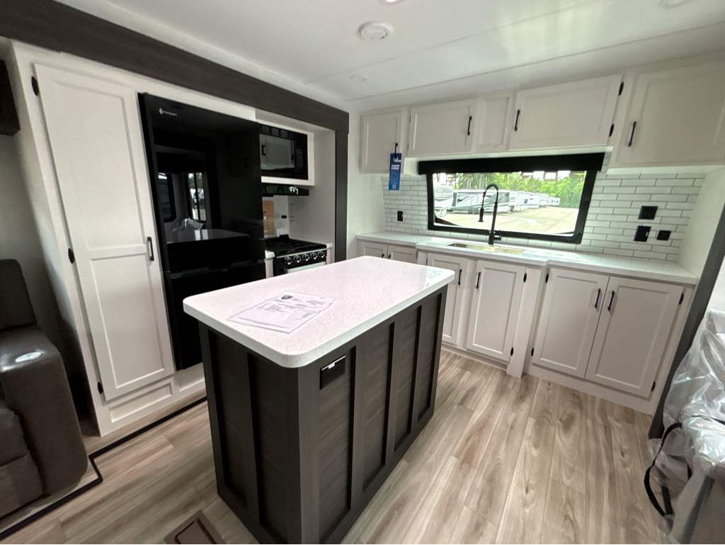 2026 VENTURE RV SPORTTREK 333VFK - Image 14