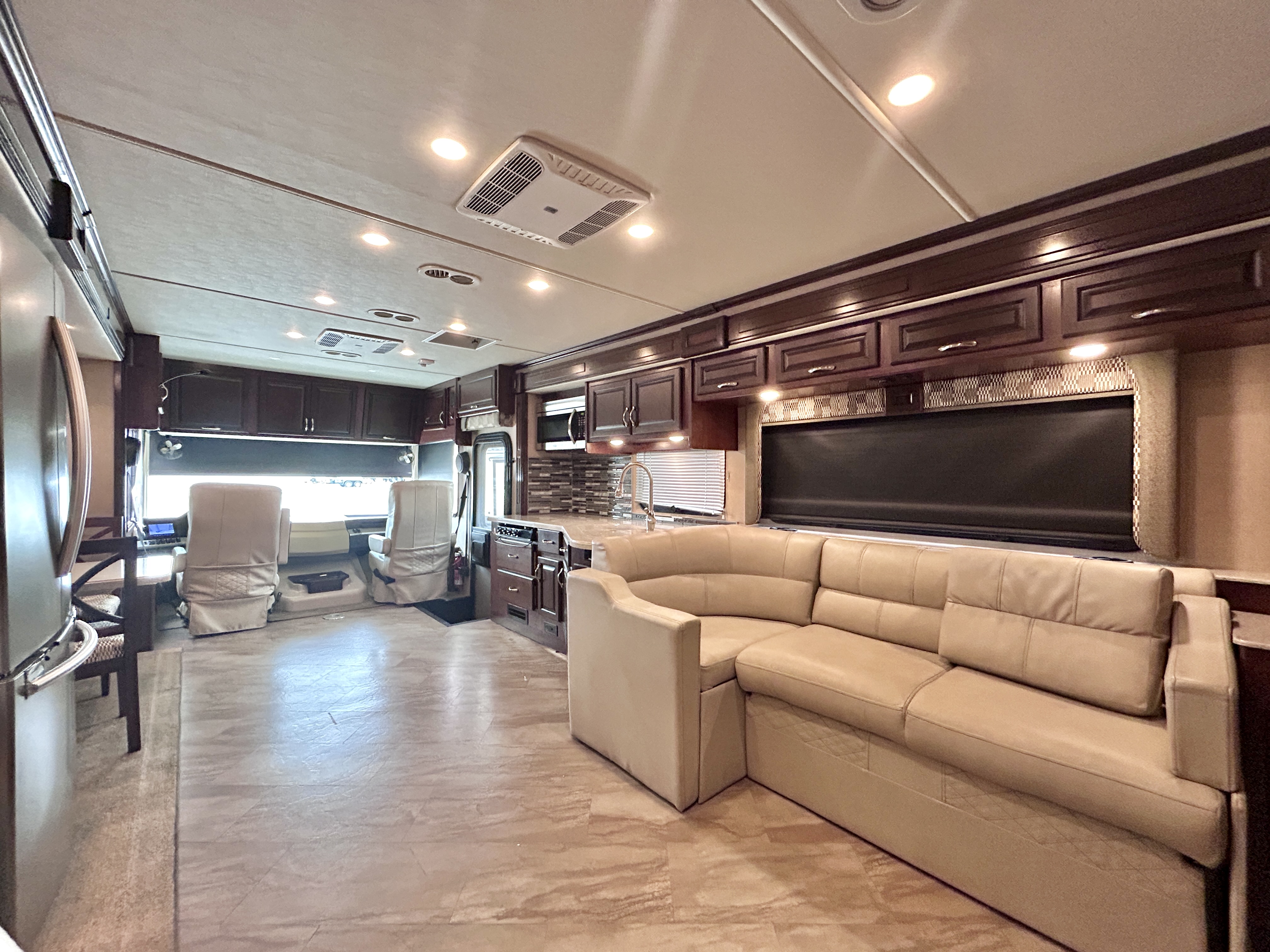 2017 Fleetwood Bounder 36Y - Image 23