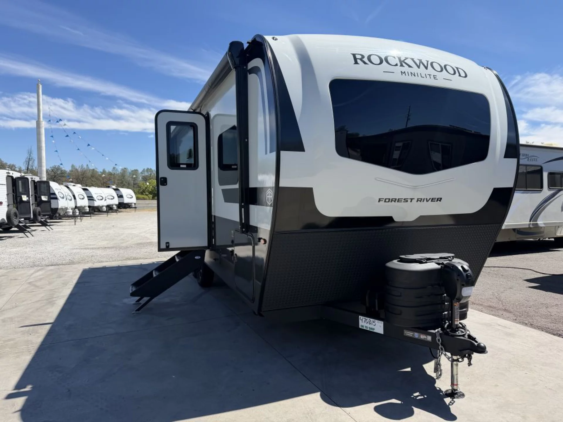2027 FOREST RIVER ROCKWOOD MINI LITE 2513S - Image 1