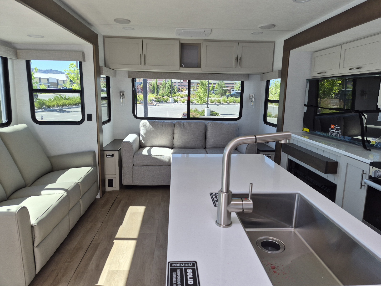 2027 Alliance RV Avenue 298RL - Image 4