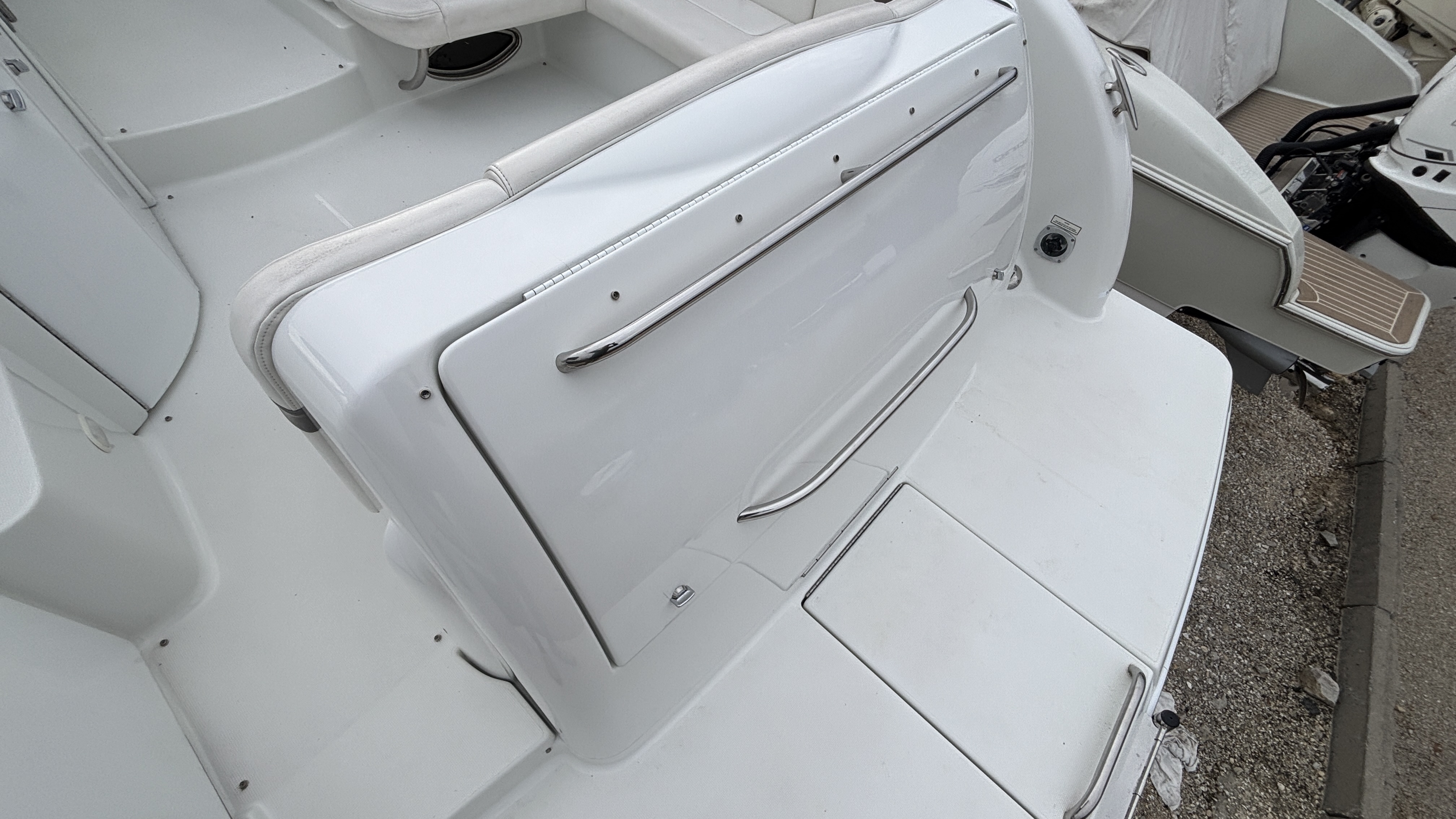 2005 Formula F31PC - Image 21