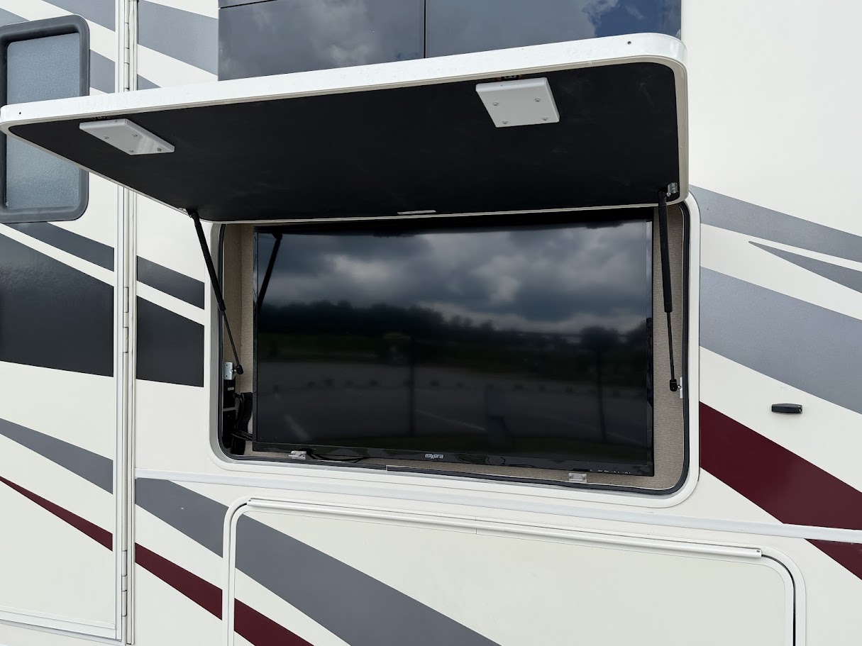 2019 COACHMEN PURSUIT 31BH - Image 6