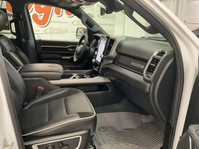2025 Ram 1500 Laramie 4x4 Crew Cab 5'7" Box - Image 26