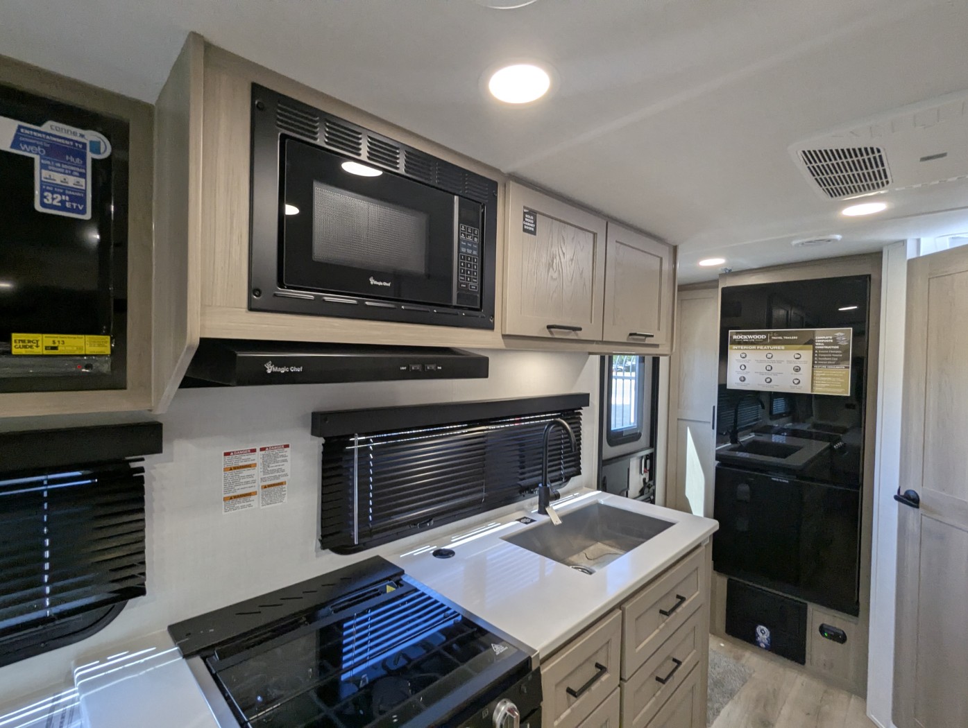 2026 Forest River Rockwood Mini Lite 2205S - Image 19