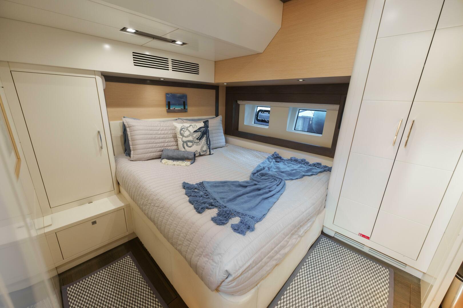 2020 Sirena 64 - Image 21