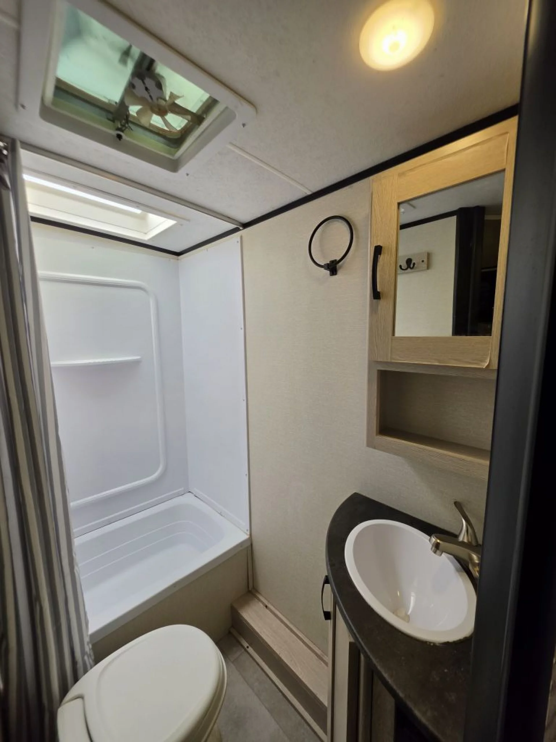 2022 COACHMEN APEX NANO 208BHS - Image 19