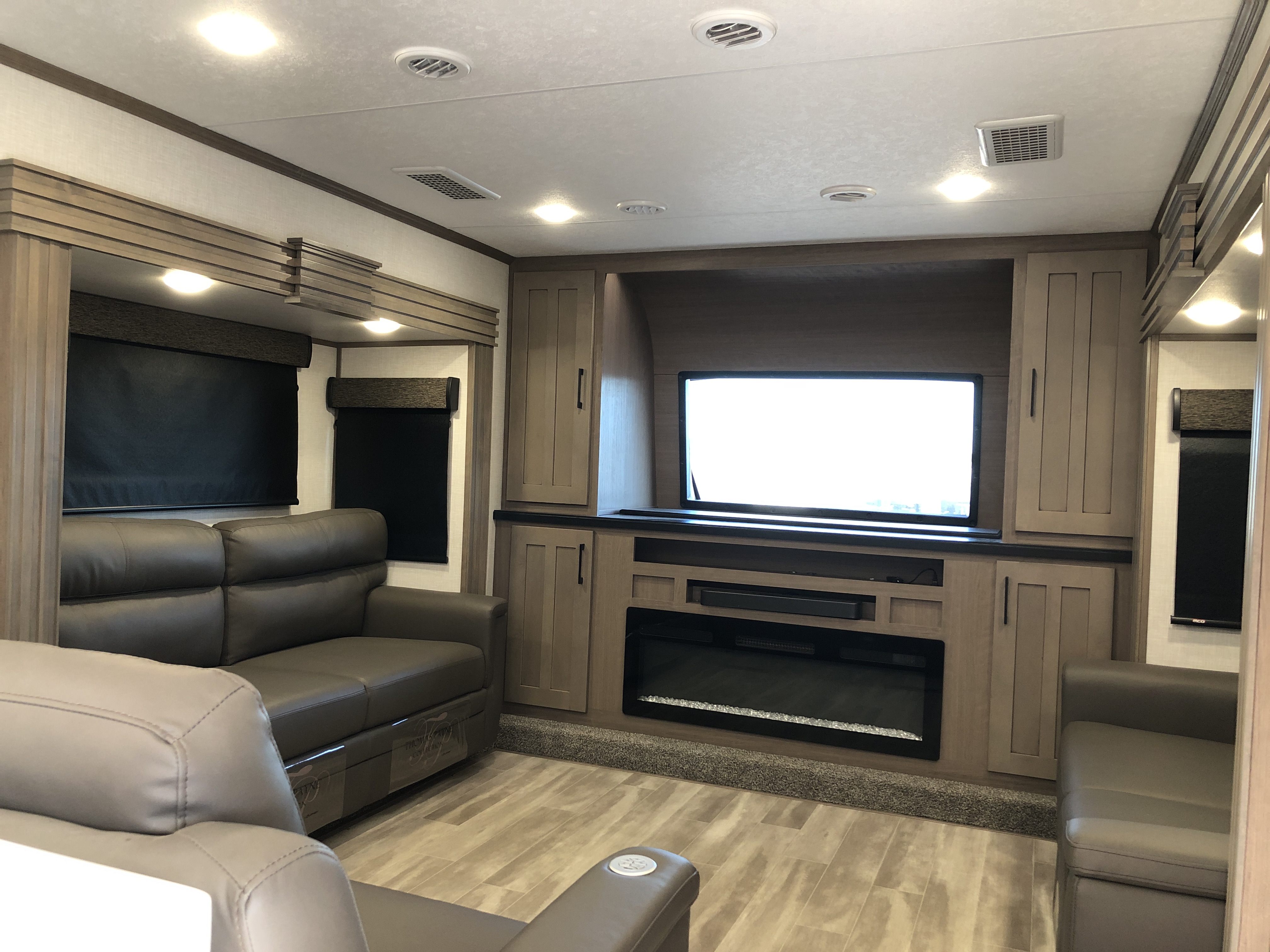 2024 KZ RV Durango Gold G386FLF - Image 13
