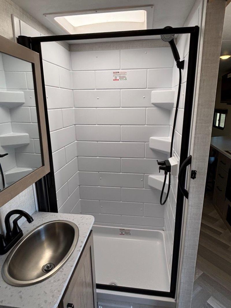 2026 Ember RV E-Series 21FBE - Image 10