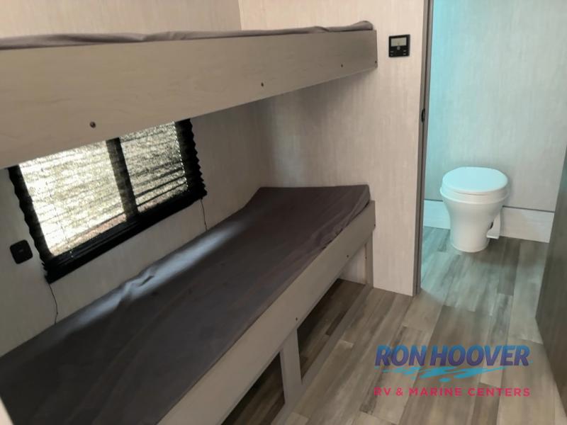 2025 COACHMEN VIKING 25QBH - Image 11