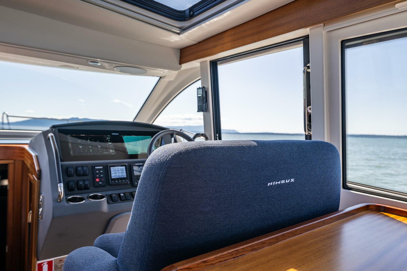 2021 Nimbus 405 Coupe - Image 23