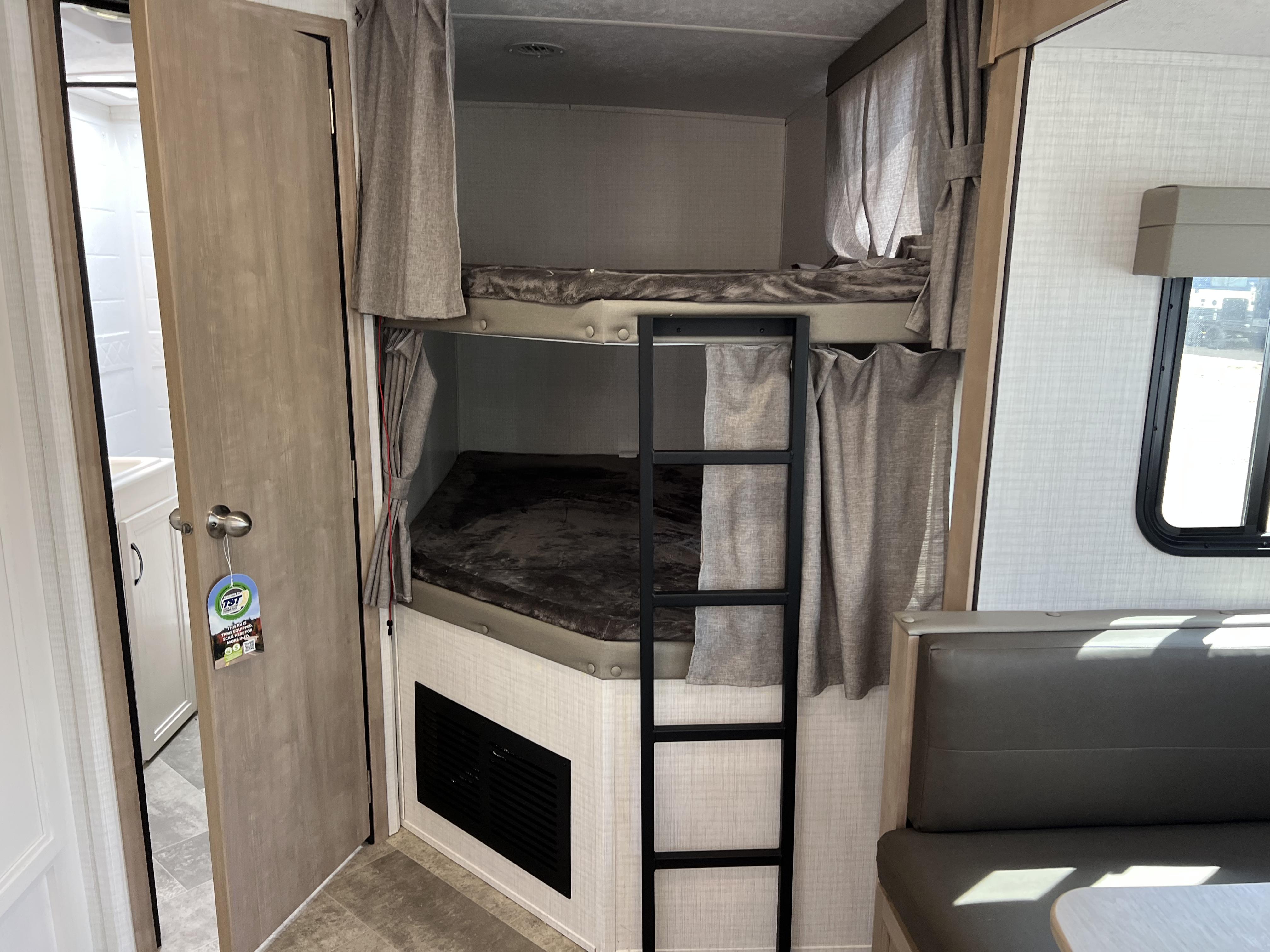 2023 PALOMINO SOLAIRE 294BHS - Image 17