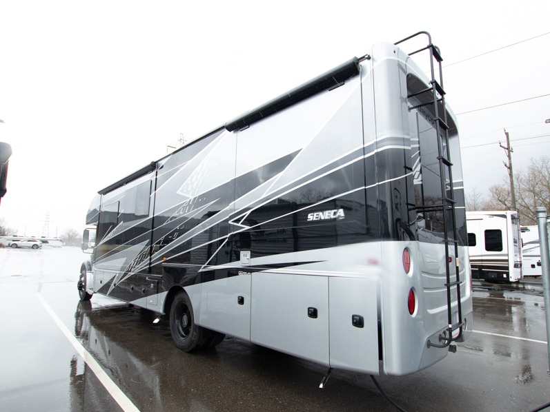 2025 Jayco Seneca 37M - Image 4
