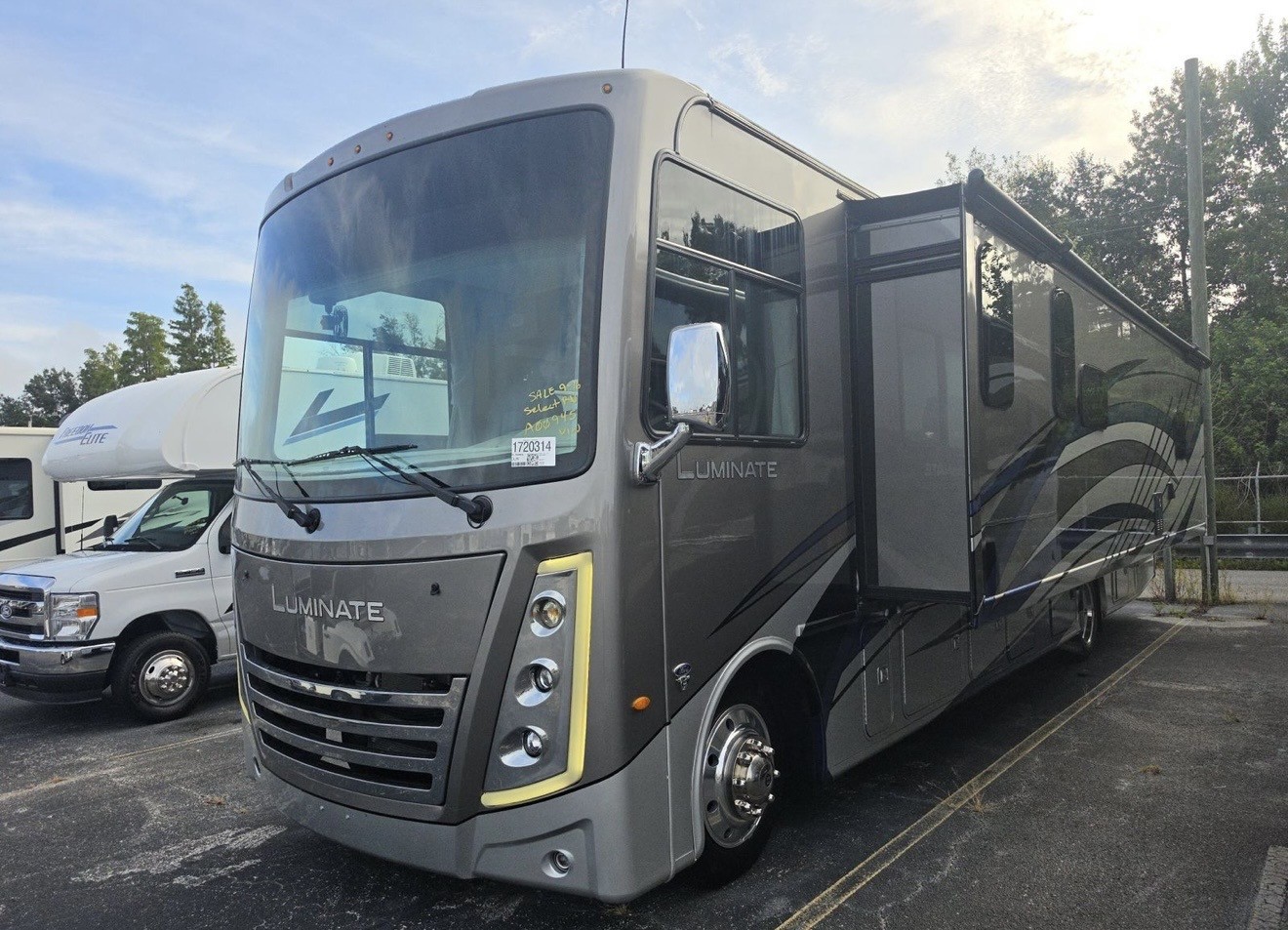 2024 THOR MOTOR COACH ILLUMINATE DD35 - Image 2
