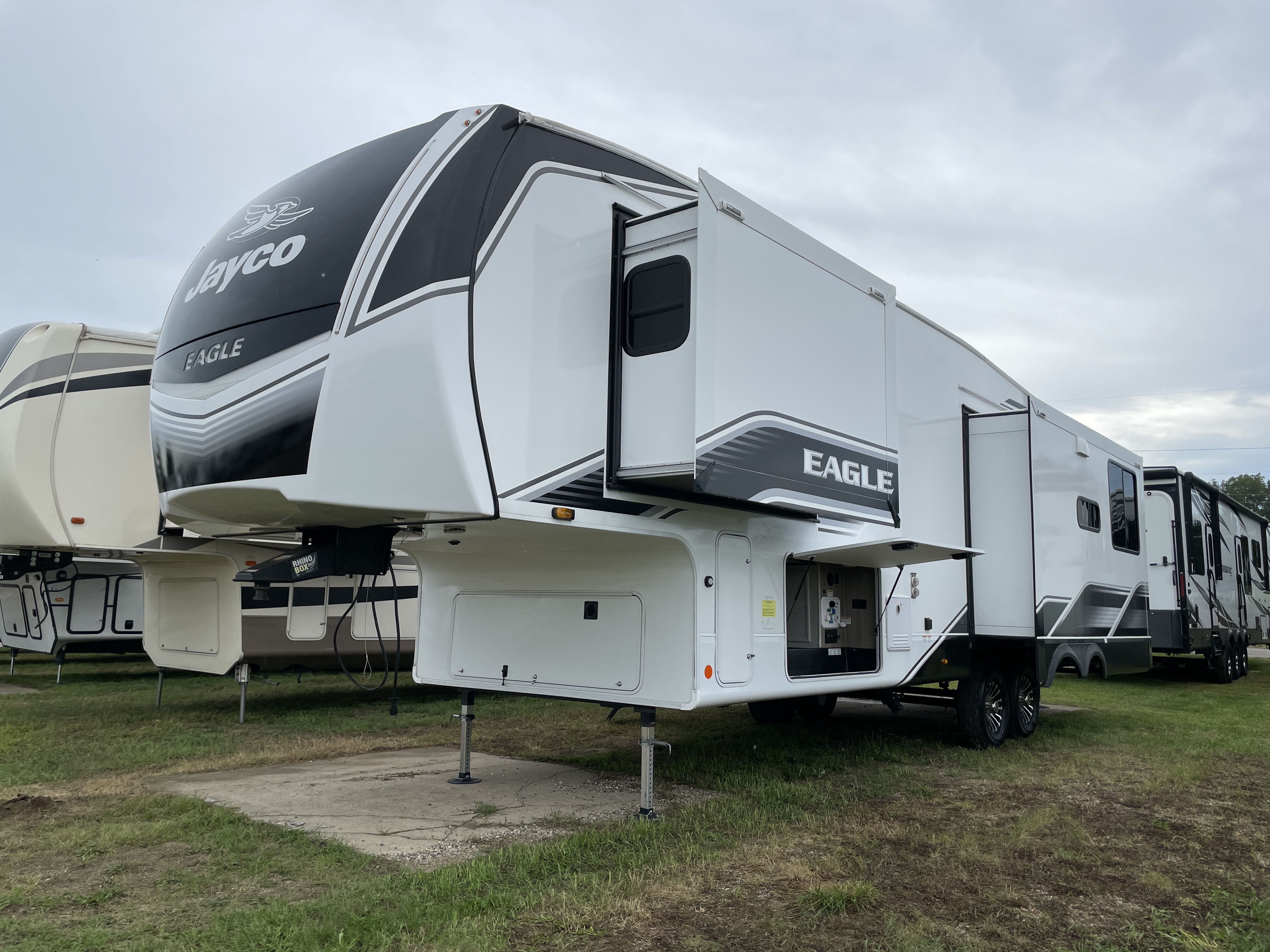 2024 Jayco Eagle 317RLOK - Image 7