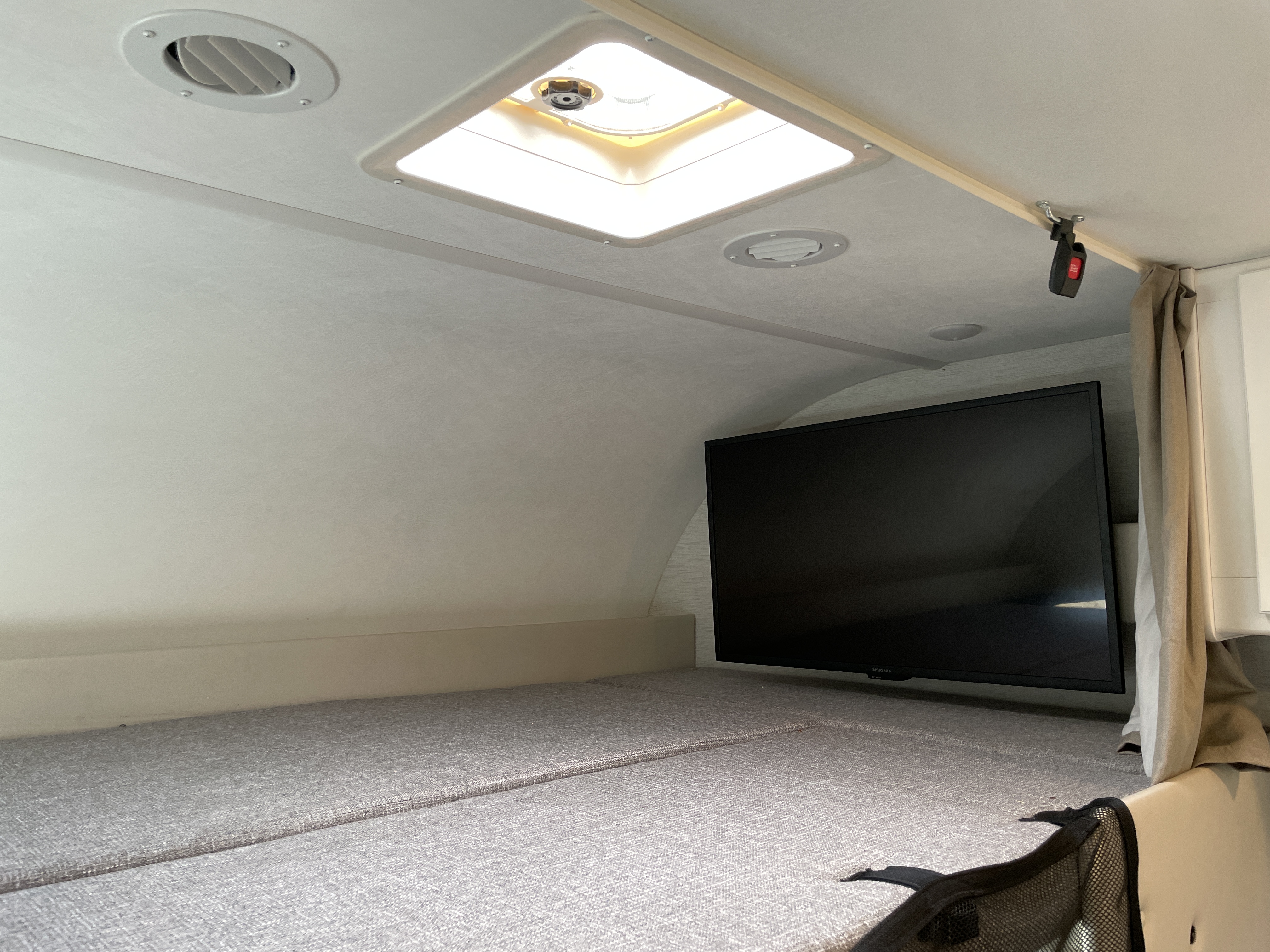2024 Thor Motor Coach Chateau 27R - Image 20
