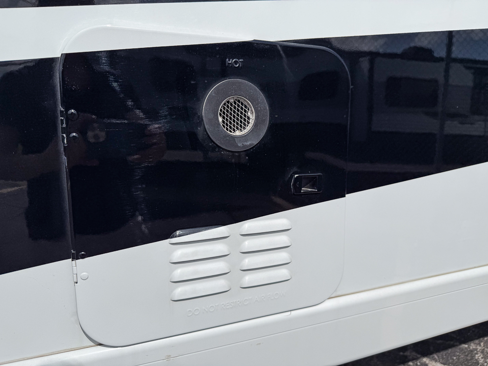 2025 THOR MOTORCOACH 24TT - Image 4