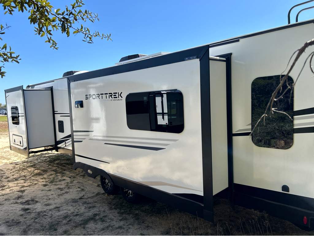 2026 VENTURE RV SPORTTREK 343VIK - Image 3