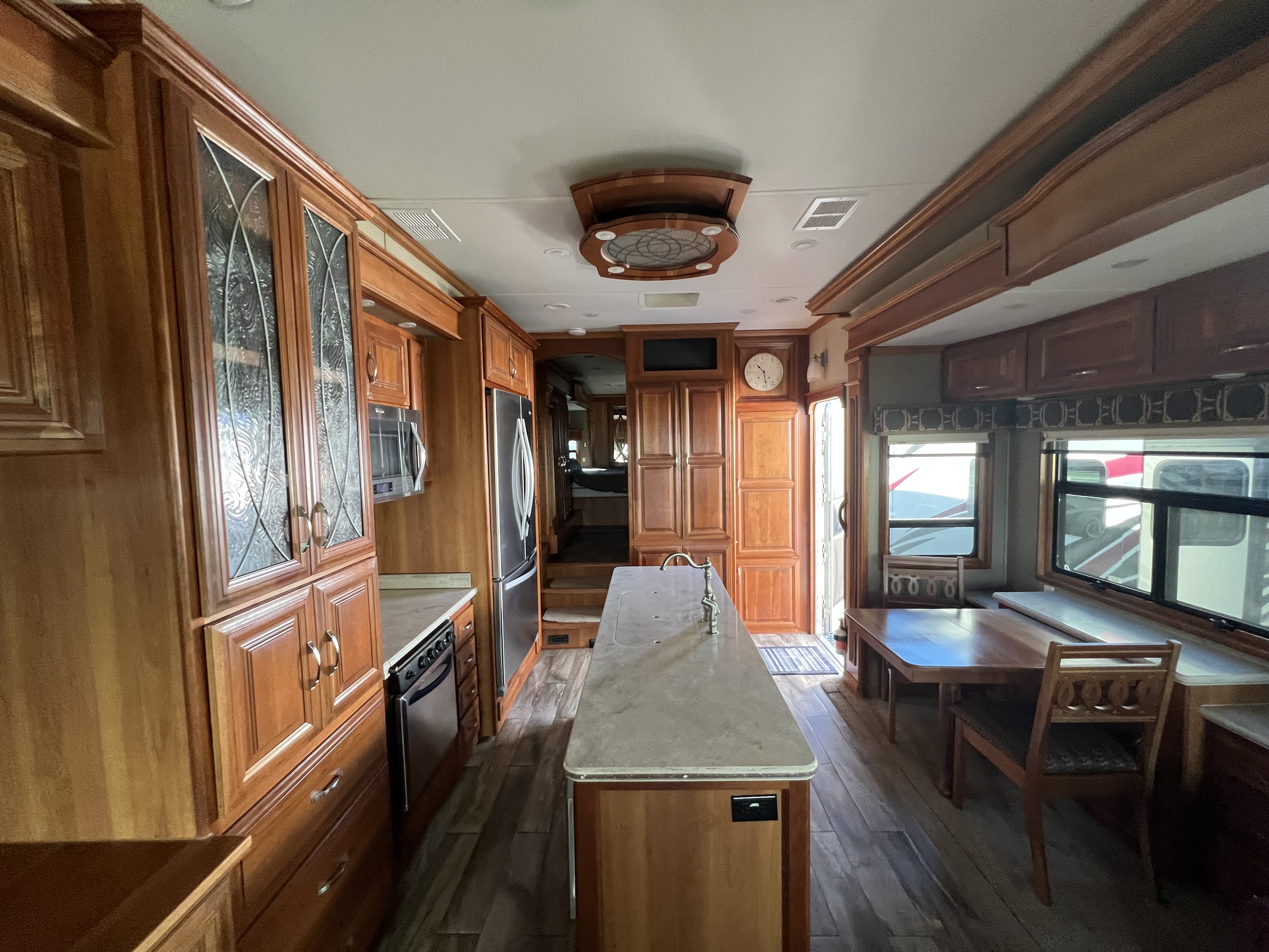 2017 DRV Mobile Suites 36RSSB3 - Image 4
