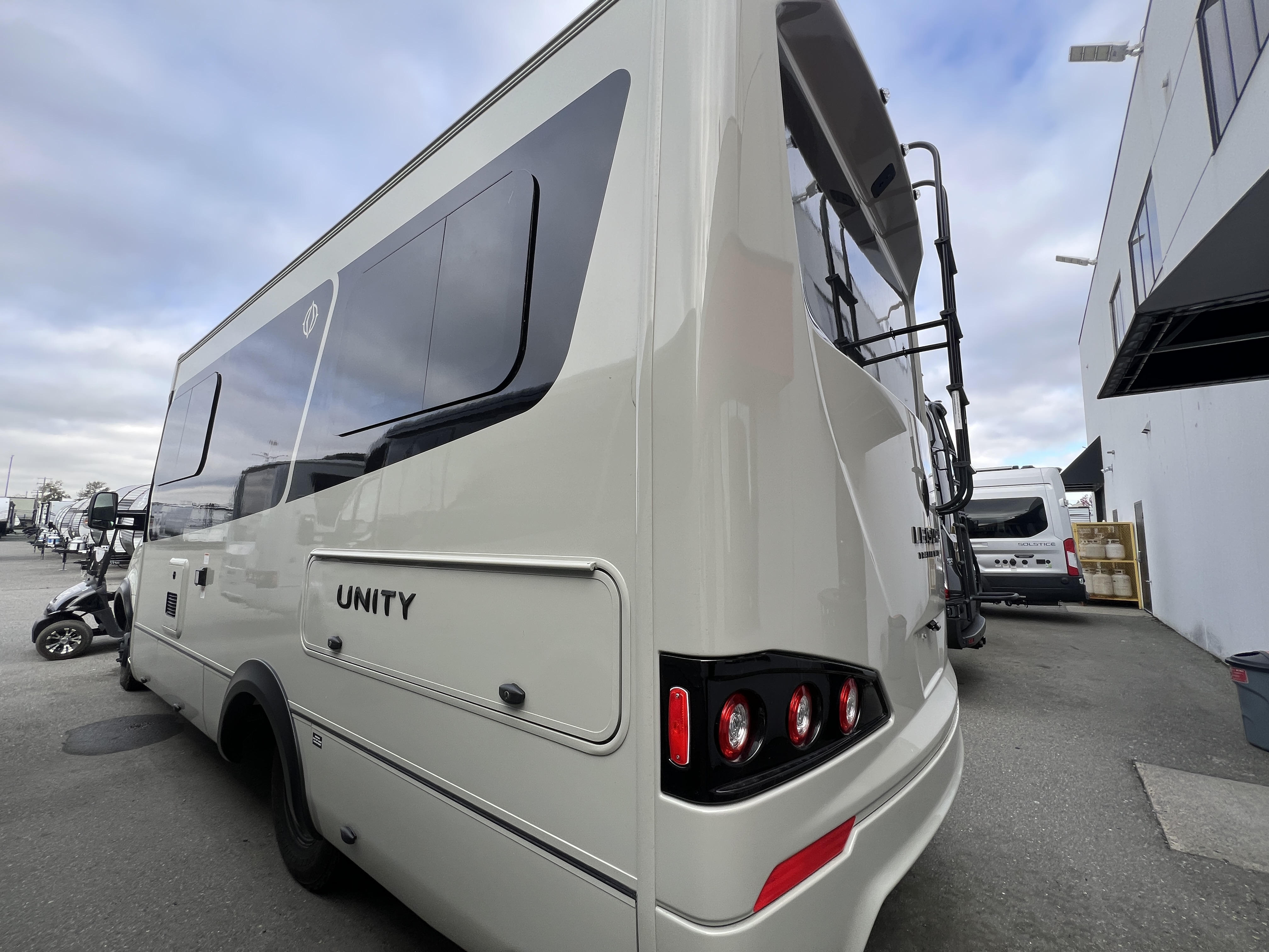 2027 Leisure Travel UNITY U24TB-AWD - Image 5