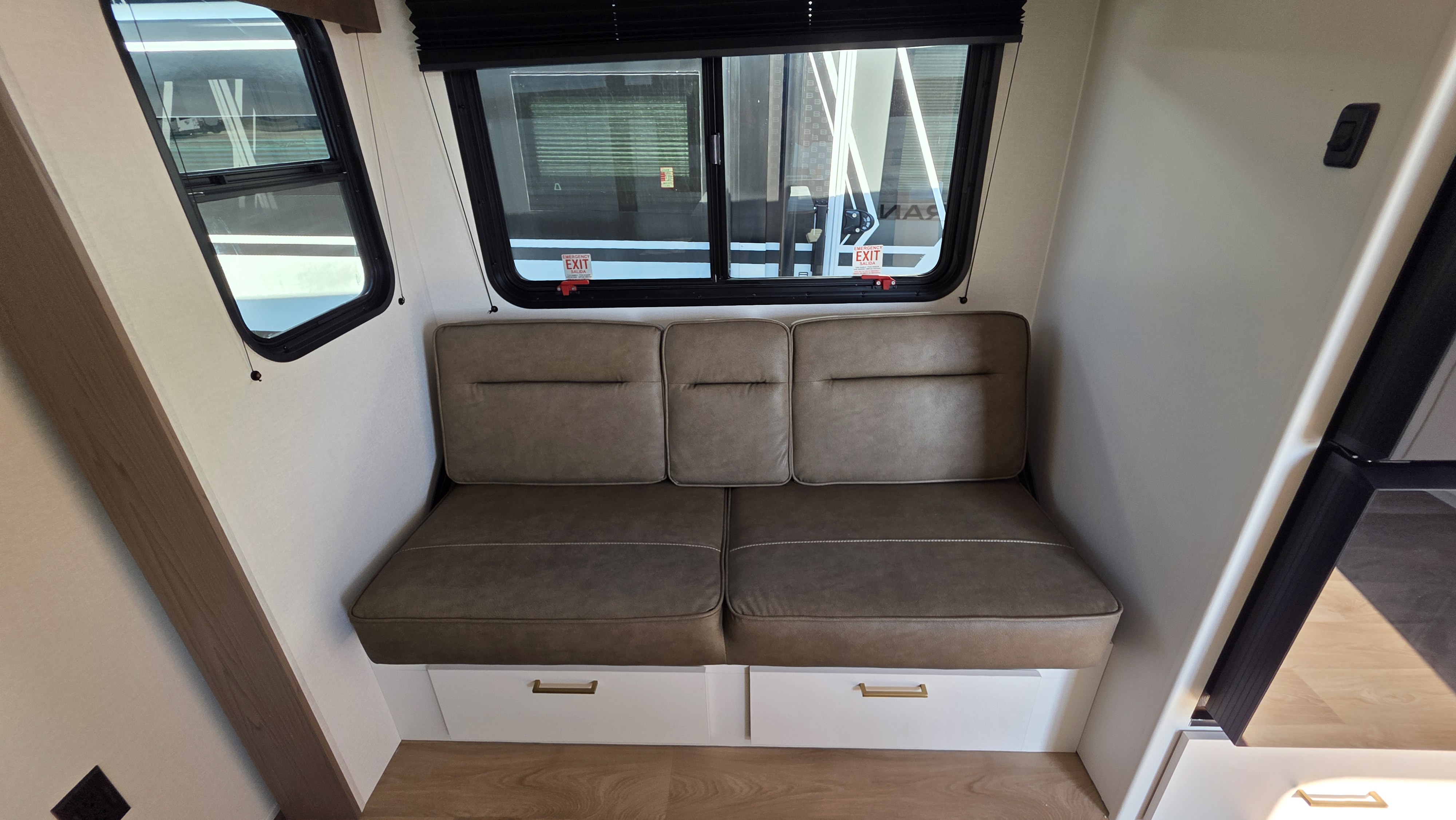 2027 GRAND DESIGN TRANSCEND 26BHX - Image 15
