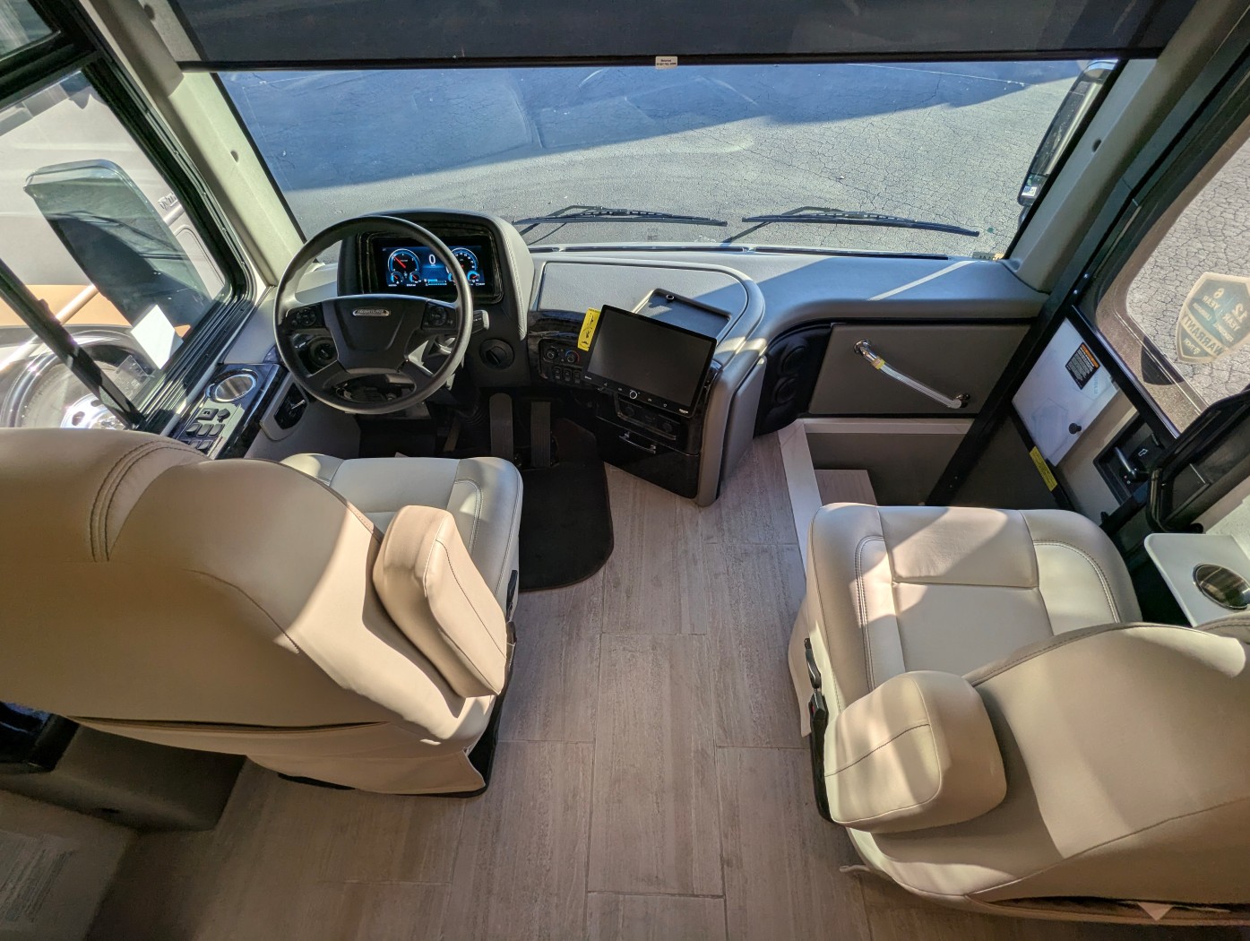 2026 Thor Motor Coach Aria 3901 - Image 9