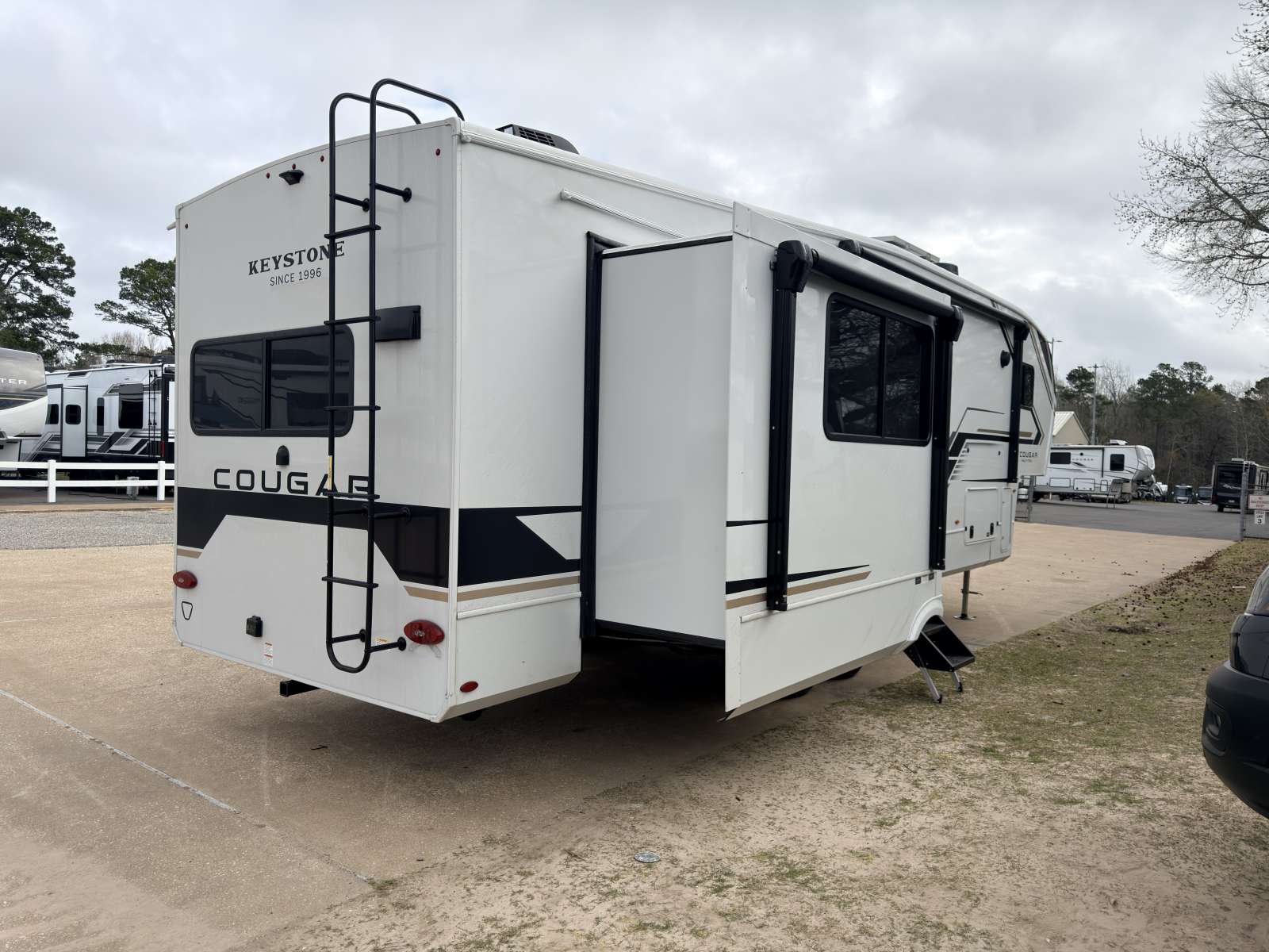 2026 Keystone Cougar Half-Ton 29MBD - Image 8