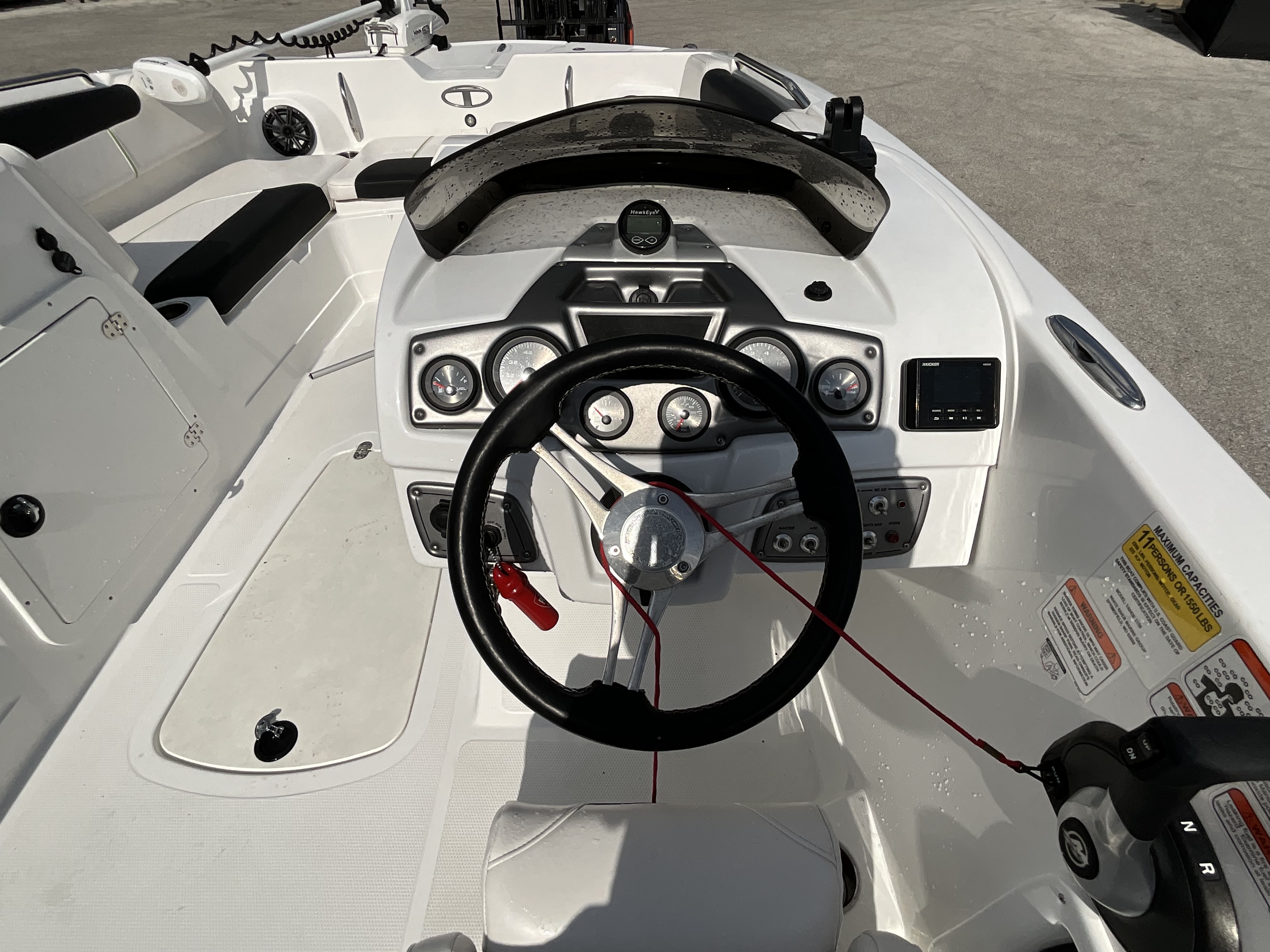 2023 TRACKER 2023 2150FS - Image 9