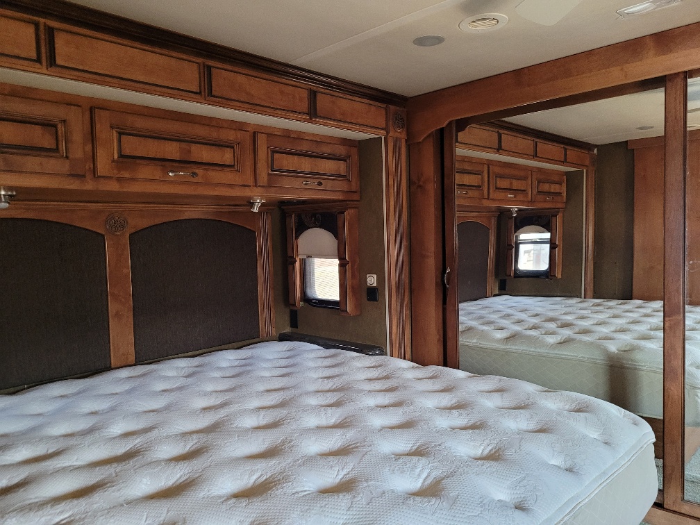 2012 Monaco RV Knight 40PDQ - Image 20