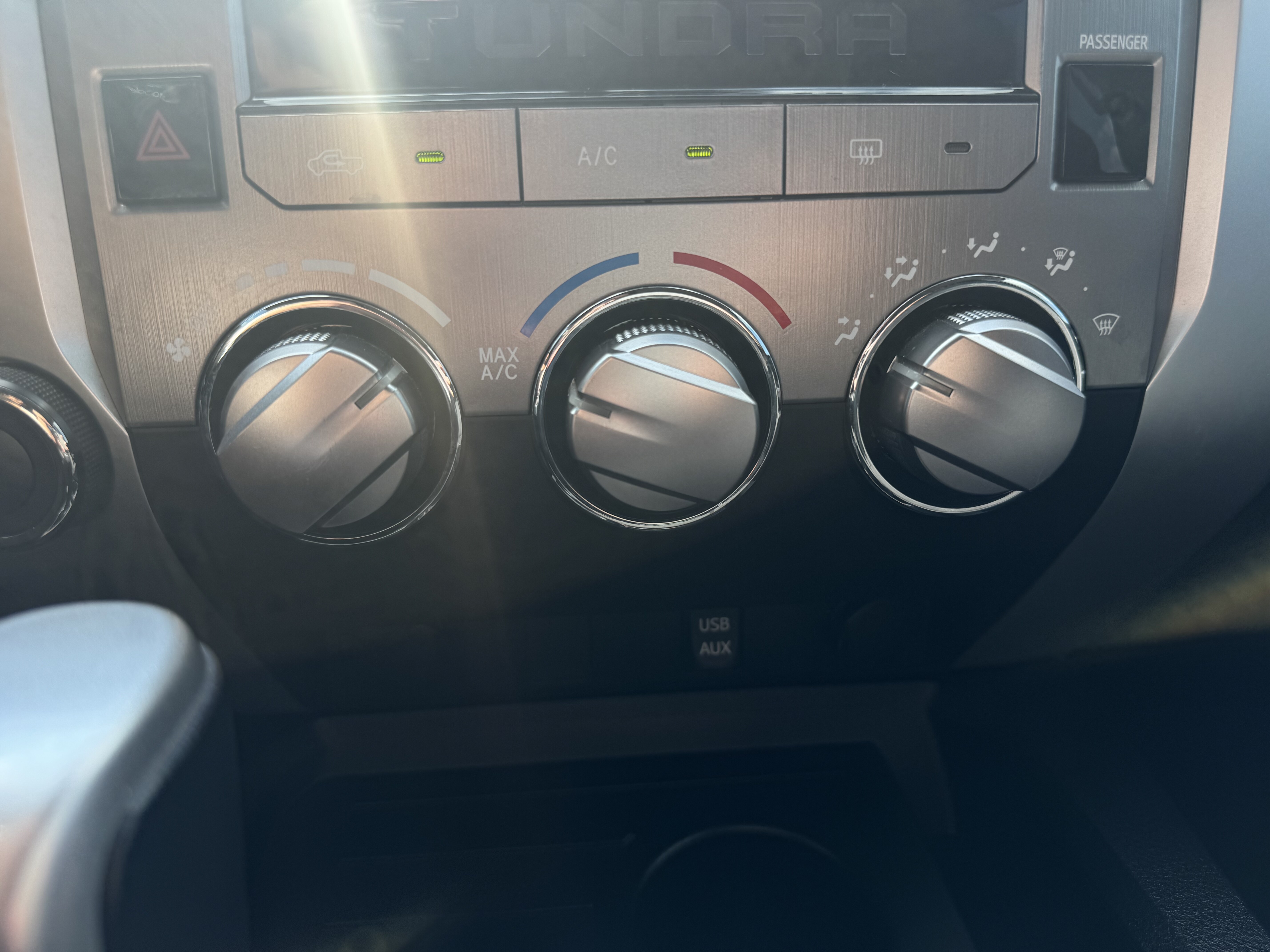 2014 Toyota Tundra CrewMax SR5 4WD 5.7L V8 - Image 20