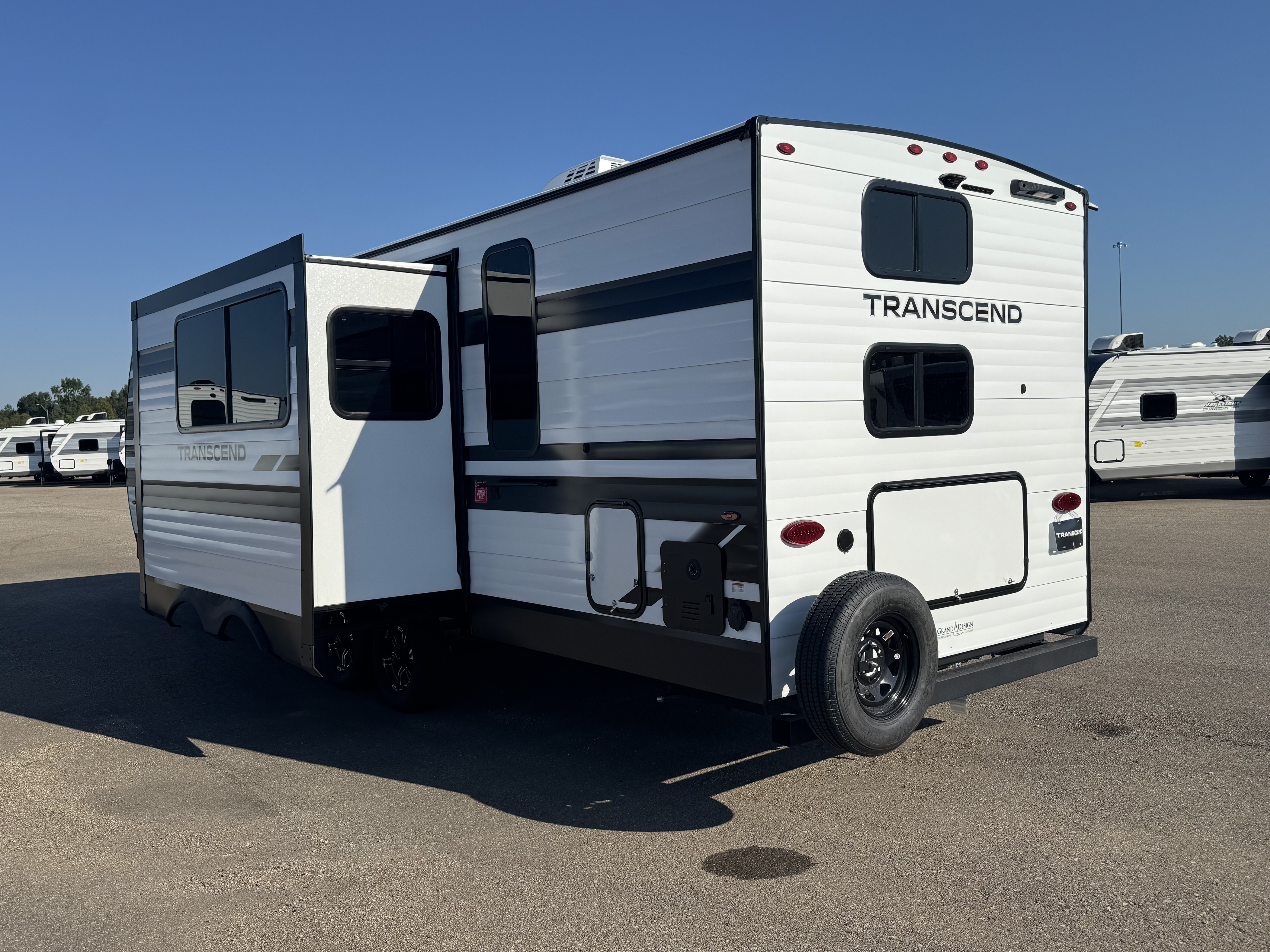 2027 GRAND DESIGN TRANSCEND 265BHT - Image 3