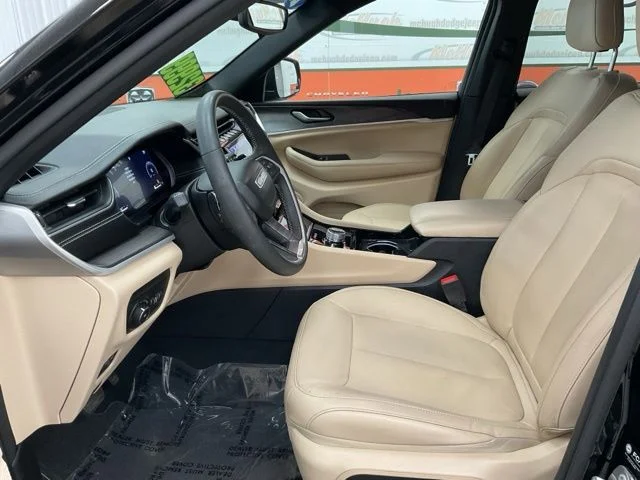 2023 Jeep Grand-Cherokee-L Laredo Altitude 4x4 - Image 12