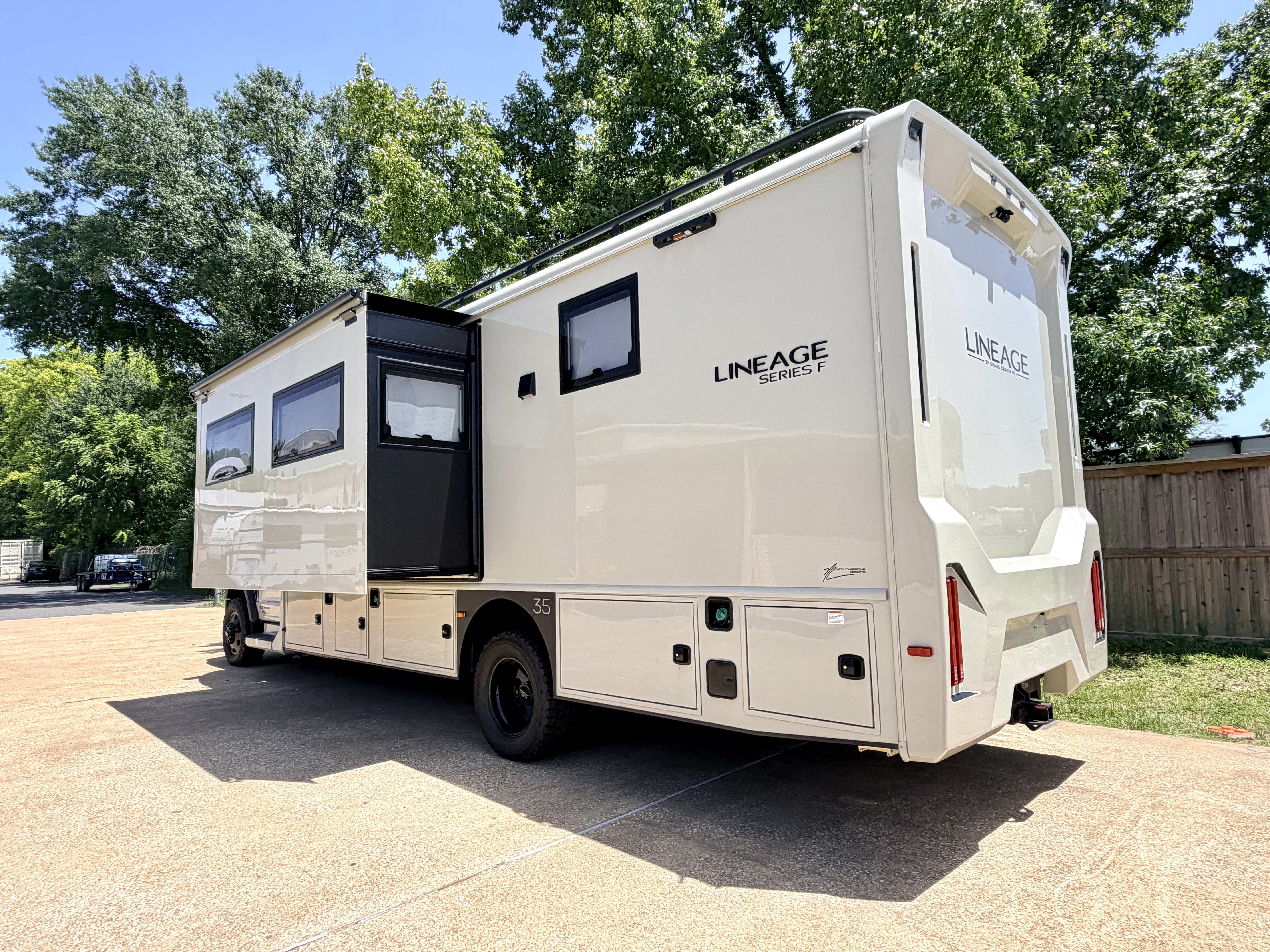 2027 Grand Design Lineage Series F 31ZW5 - Image 5