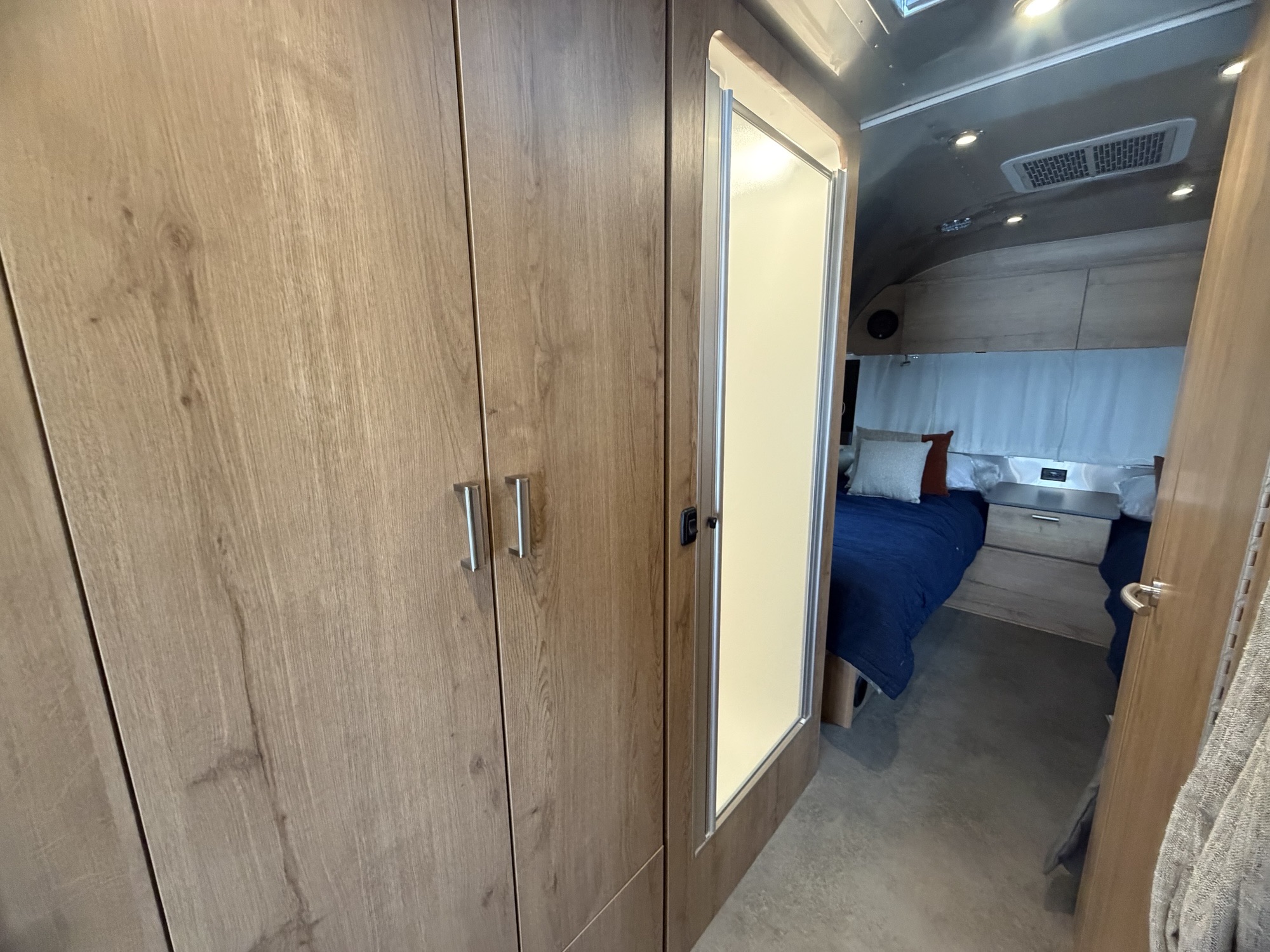 2027 AIRSTREAM TRADE WIND 27FBT - Image 9