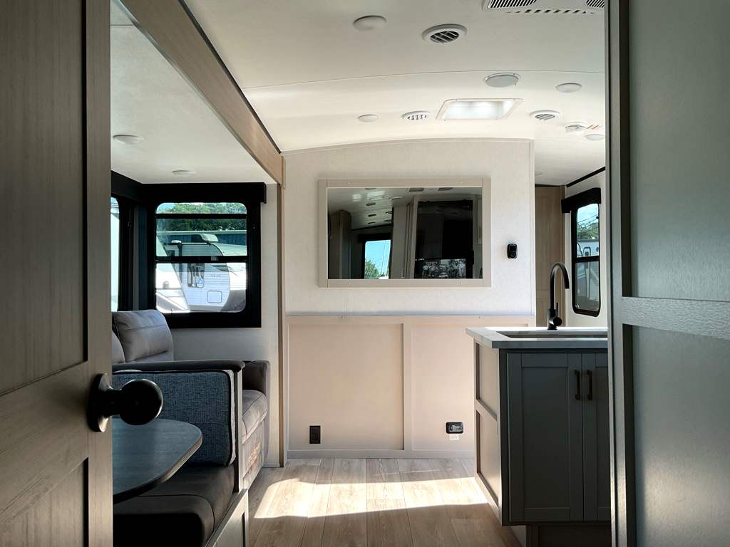 2027 JAYCO Jay Feather 33BH - Image 8