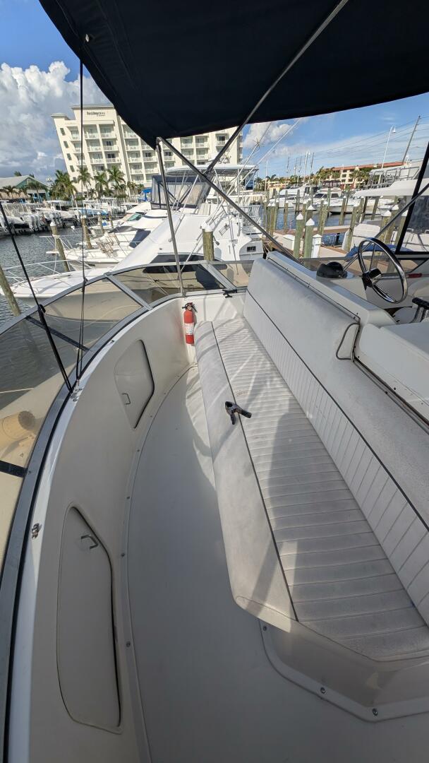 1994 Carver 370 AFT CABIN - Image 11