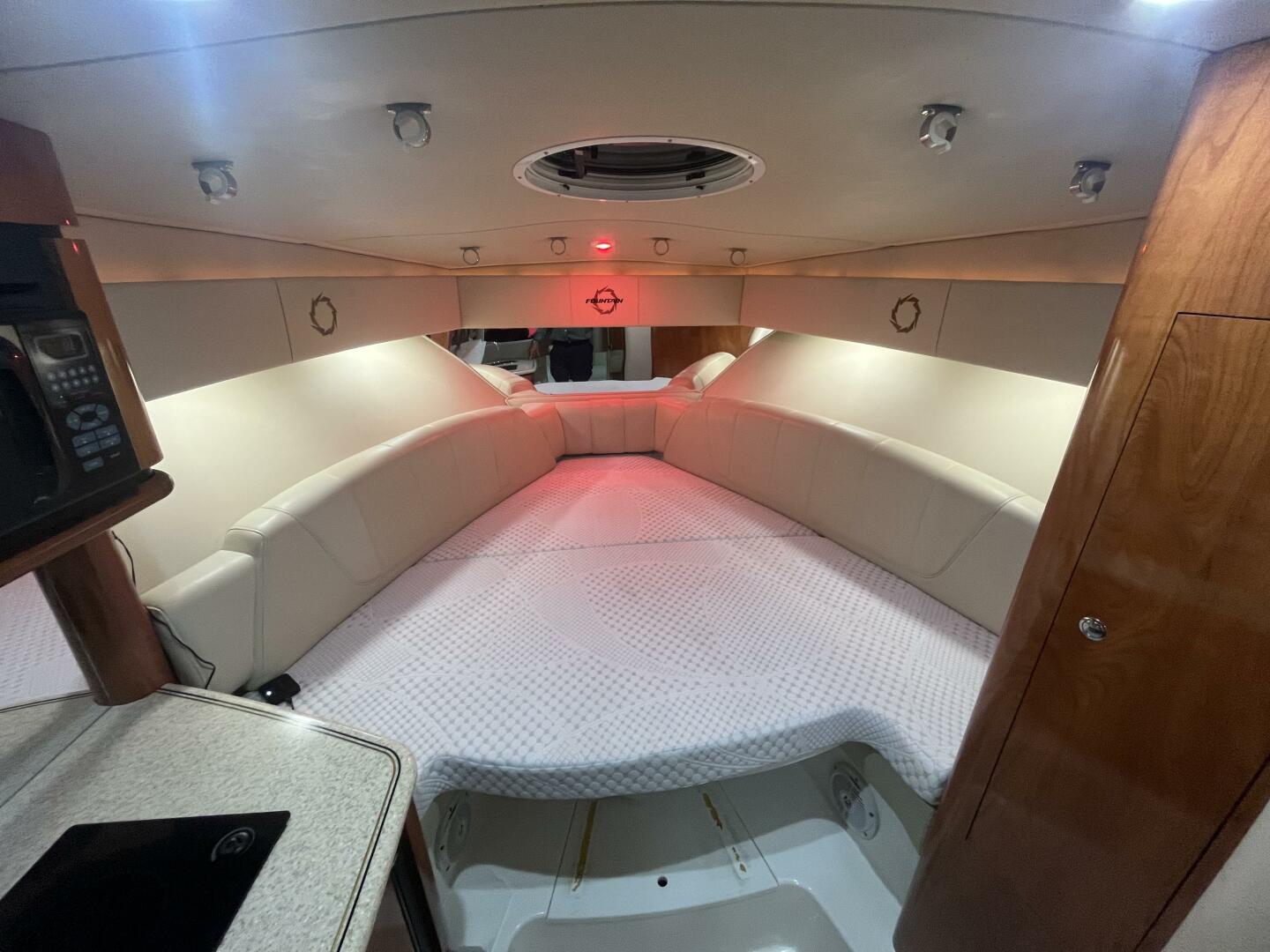 2007 Fountain 33 Sportfish Cruiser - Image 13
