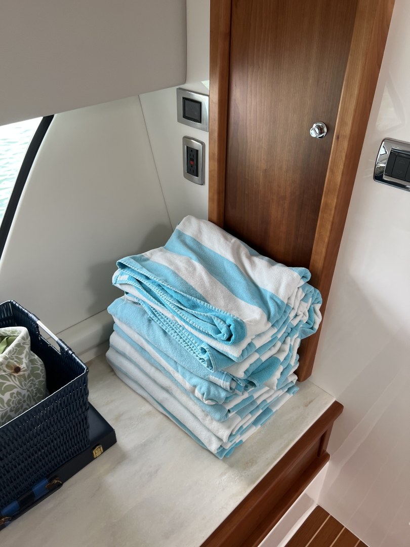 2019 Intrepid 475 Sport Yacht - Image 16